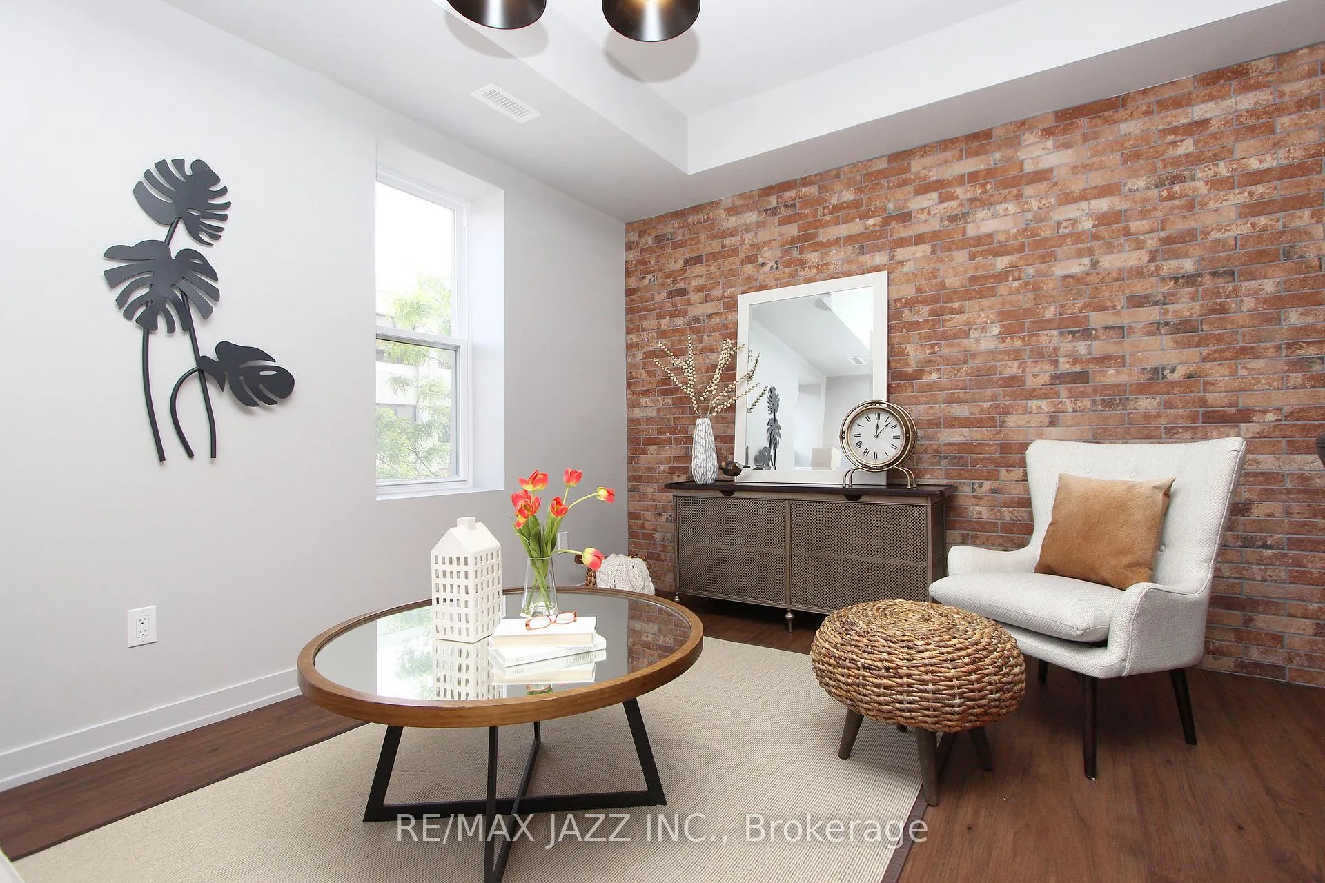 Photo 9 of Unit 201, 14 1/2 King Street E, Oshawa, O'Neill — HOMEH