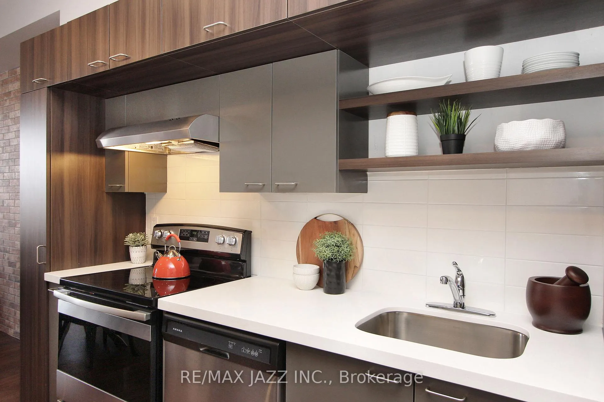 Photo 14 of Unit 201, 14 1/2 King Street E, Oshawa, O'Neill — HOMEH