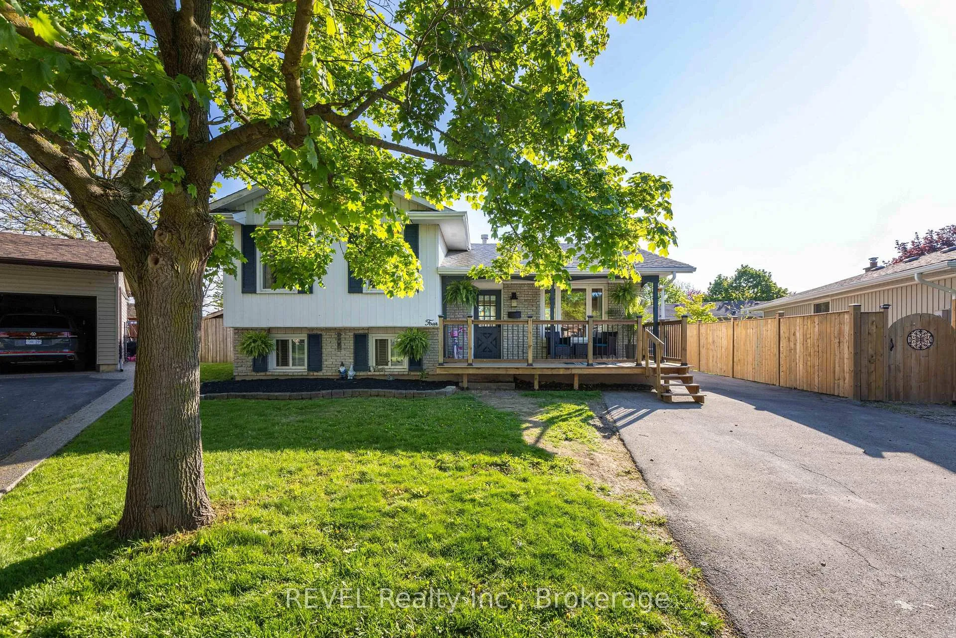 Photo 1 of 4 Elaine Court, St. Catharines, Lakeport — HOMEH