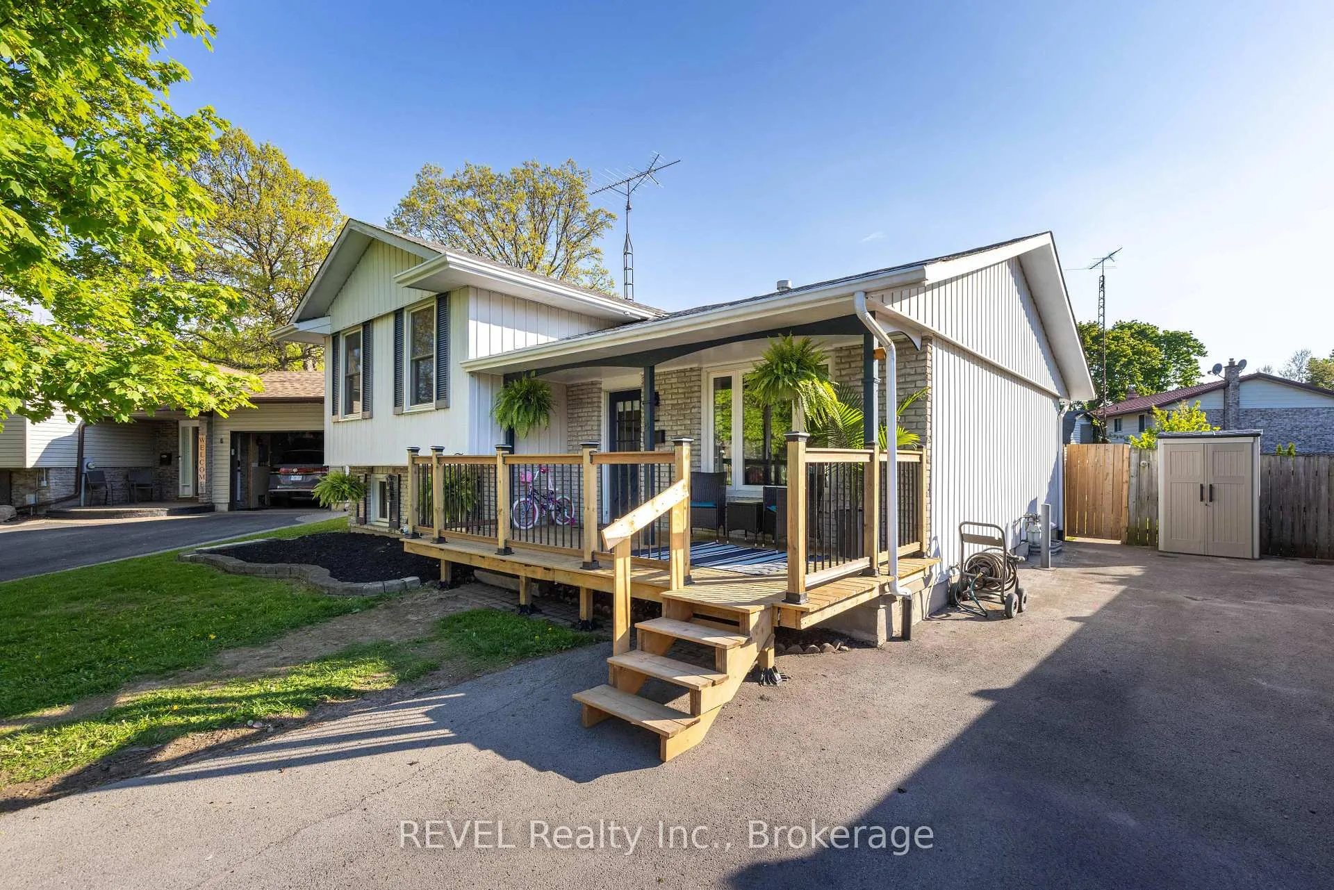 Photo 3 of 4 Elaine Court, St. Catharines, Lakeport — HOMEH