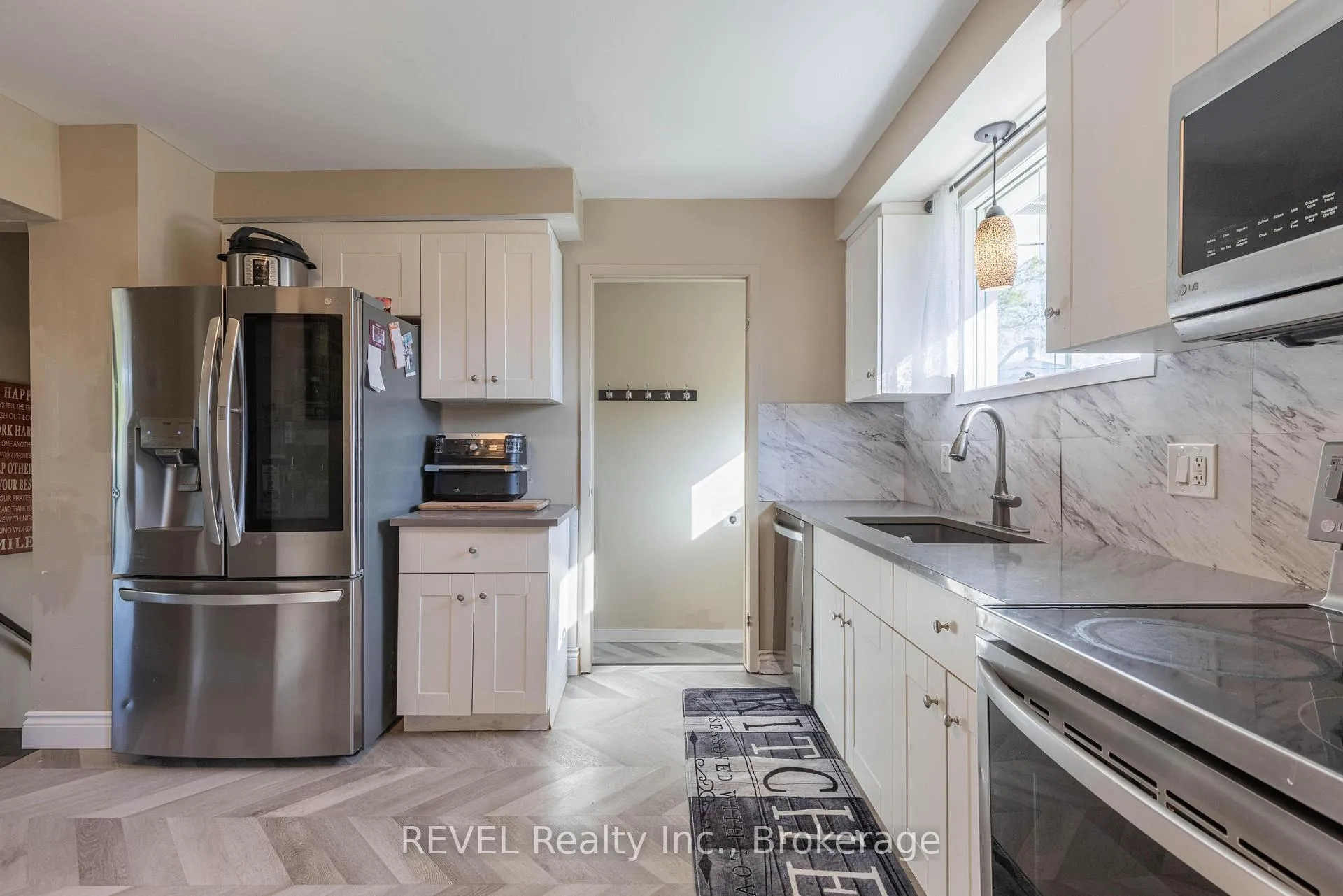 Photo 5 of 4 Elaine Court, St. Catharines, Lakeport — HOMEH