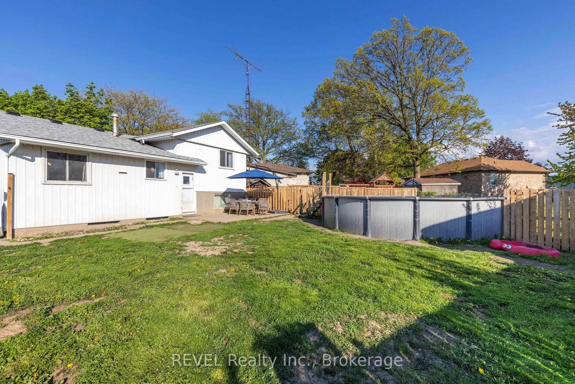 Photo 21 of 4 Elaine Court, St. Catharines, Lakeport — HOMEH