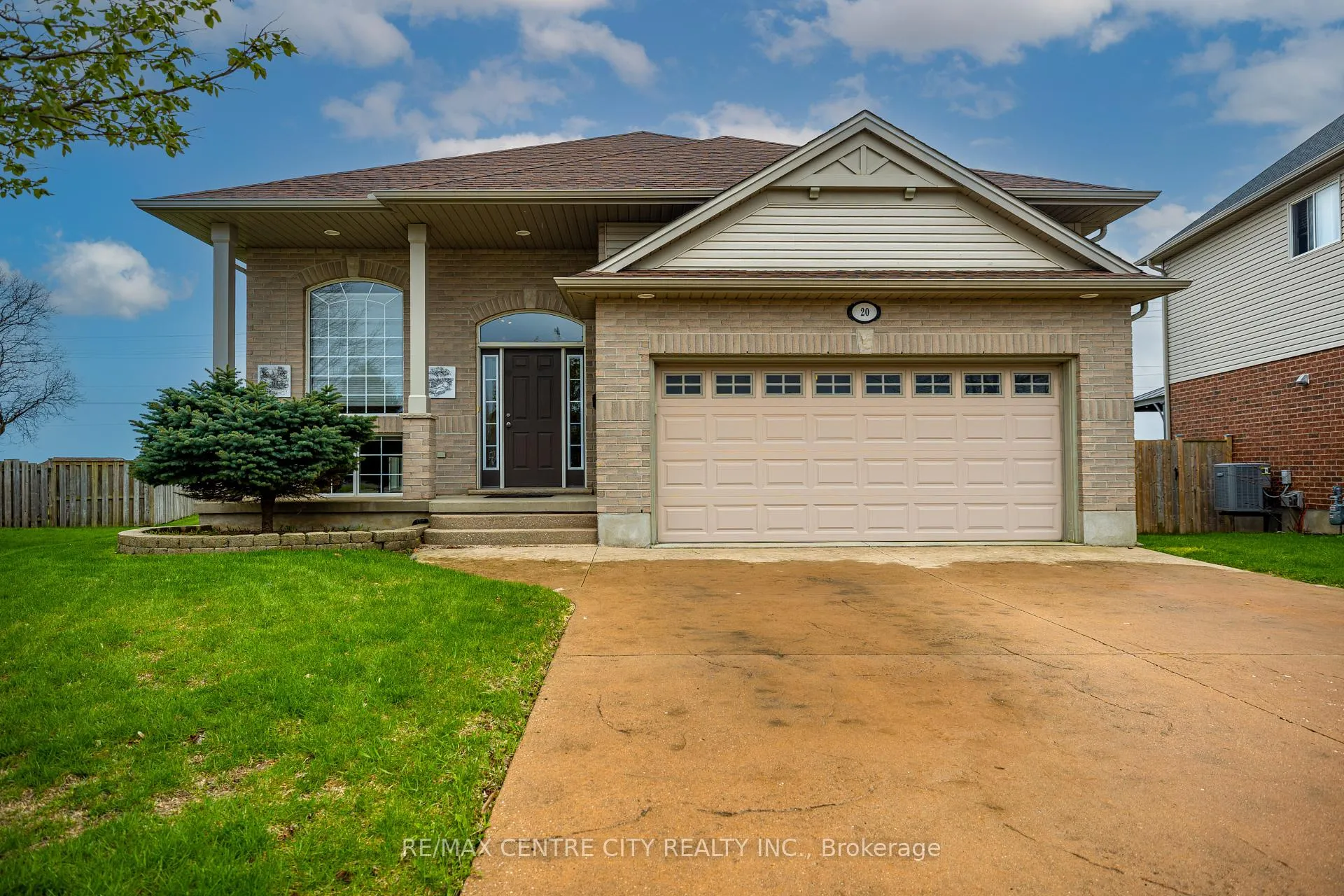 Photo 1 of 20 Chamberlain Court, St. Thomas — HOMEH