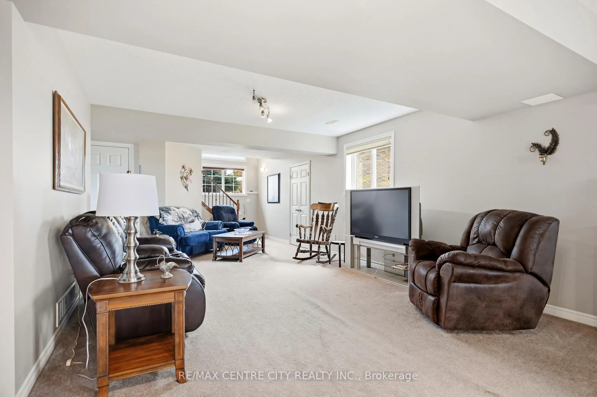 Photo 7 of 20 Chamberlain Court, St. Thomas — HOMEH