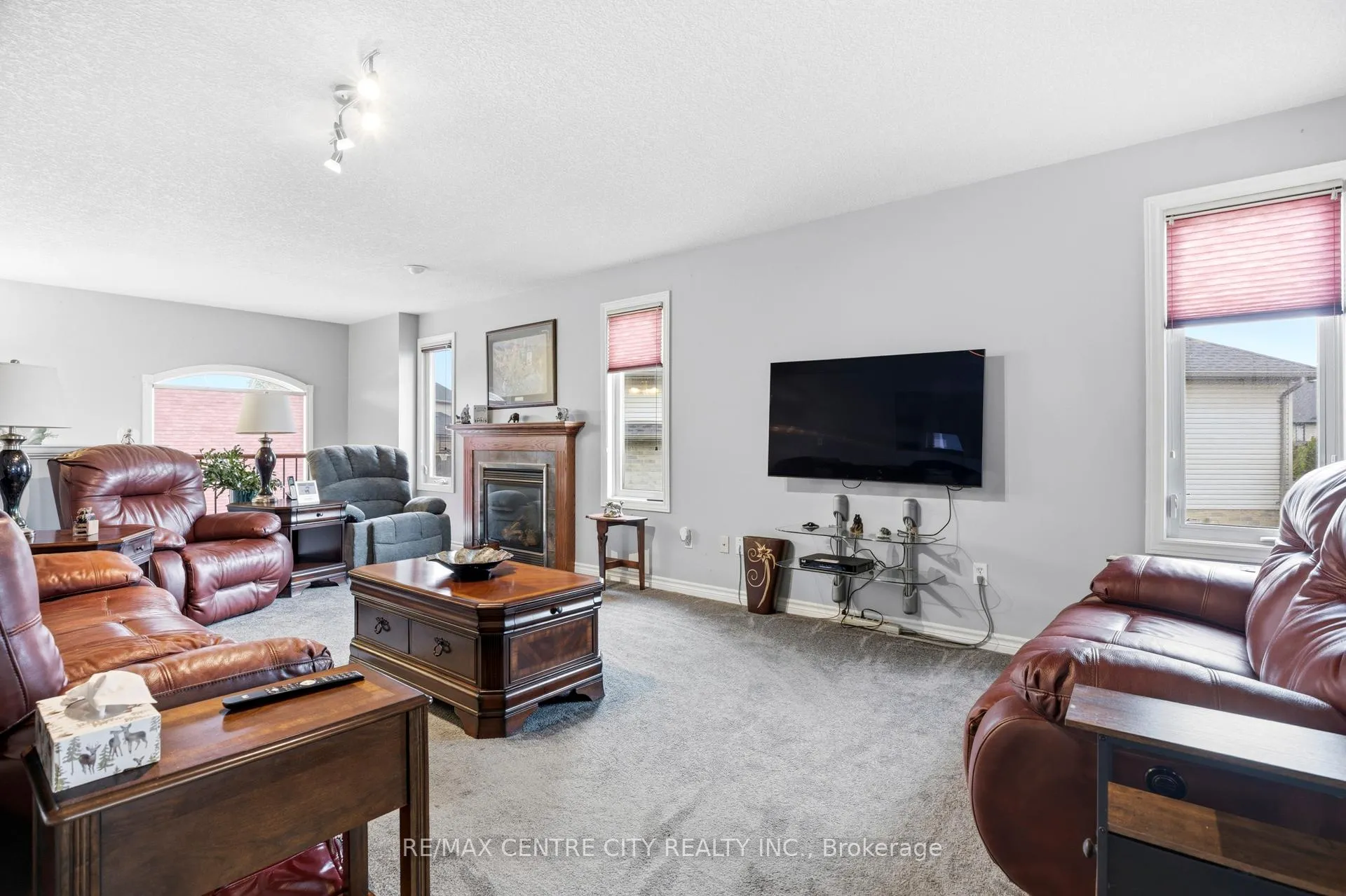 Photo 8 of 20 Chamberlain Court, St. Thomas — HOMEH