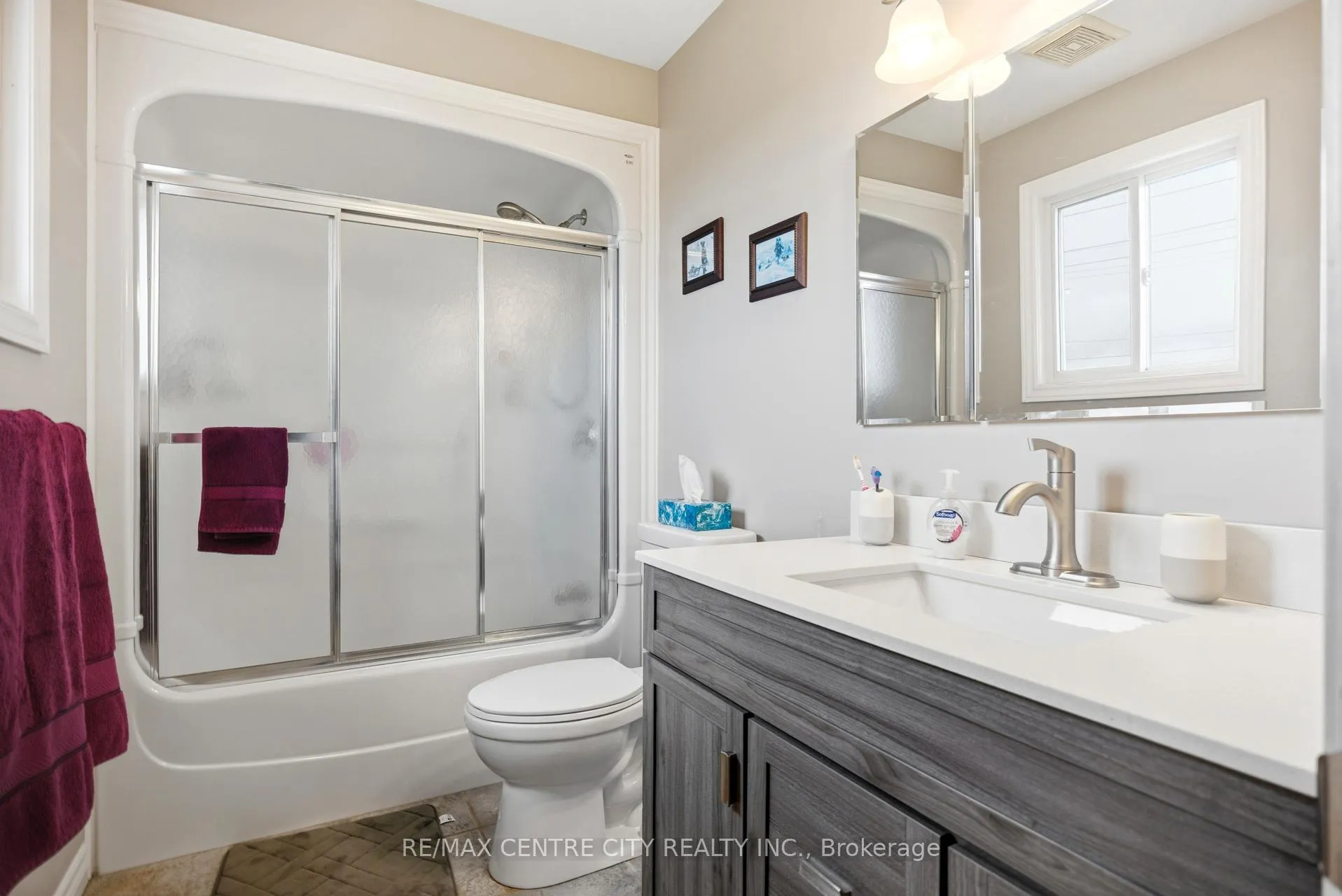 Photo 12 of 20 Chamberlain Court, St. Thomas — HOMEH