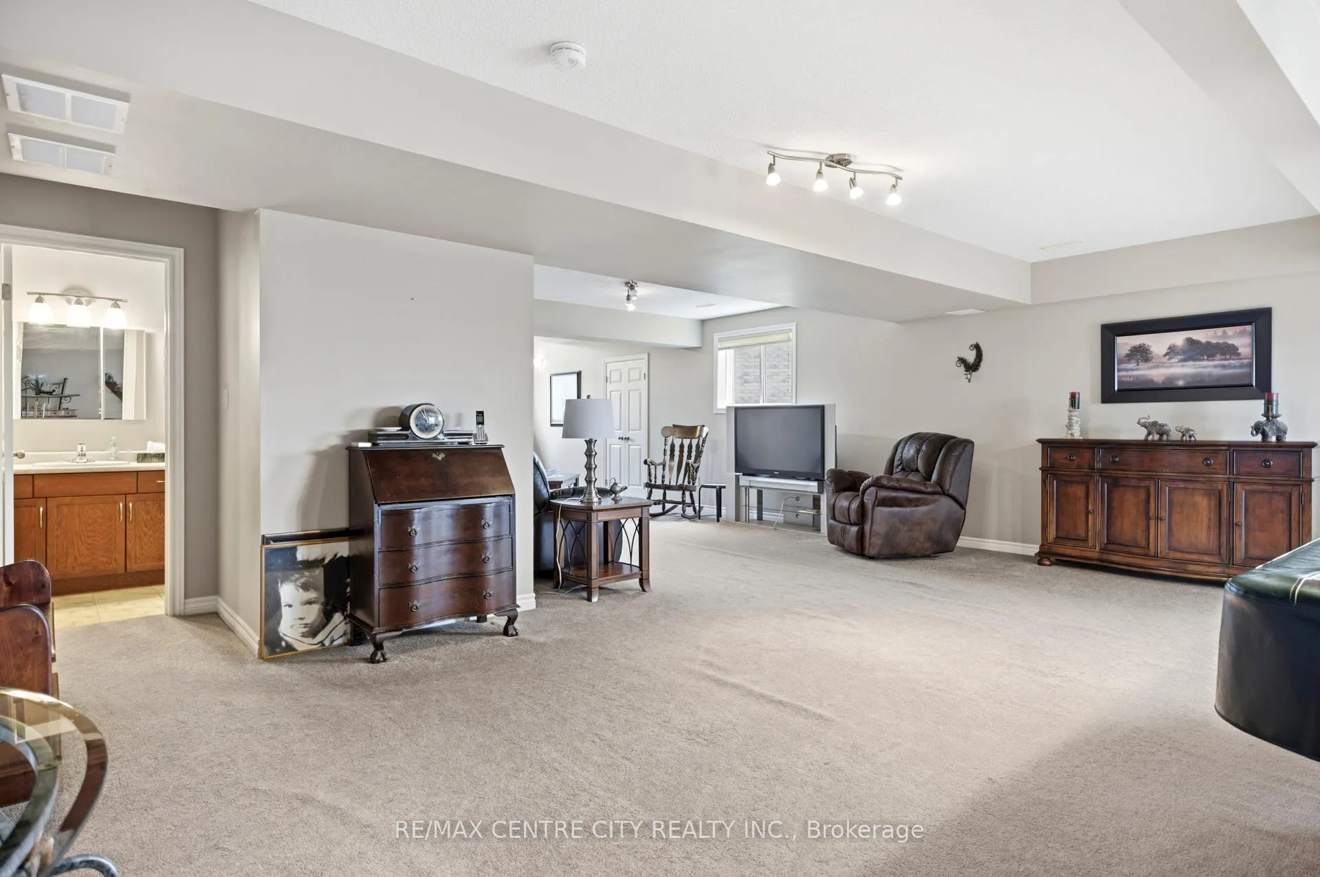 Photo 21 of 20 Chamberlain Court, St. Thomas — HOMEH
