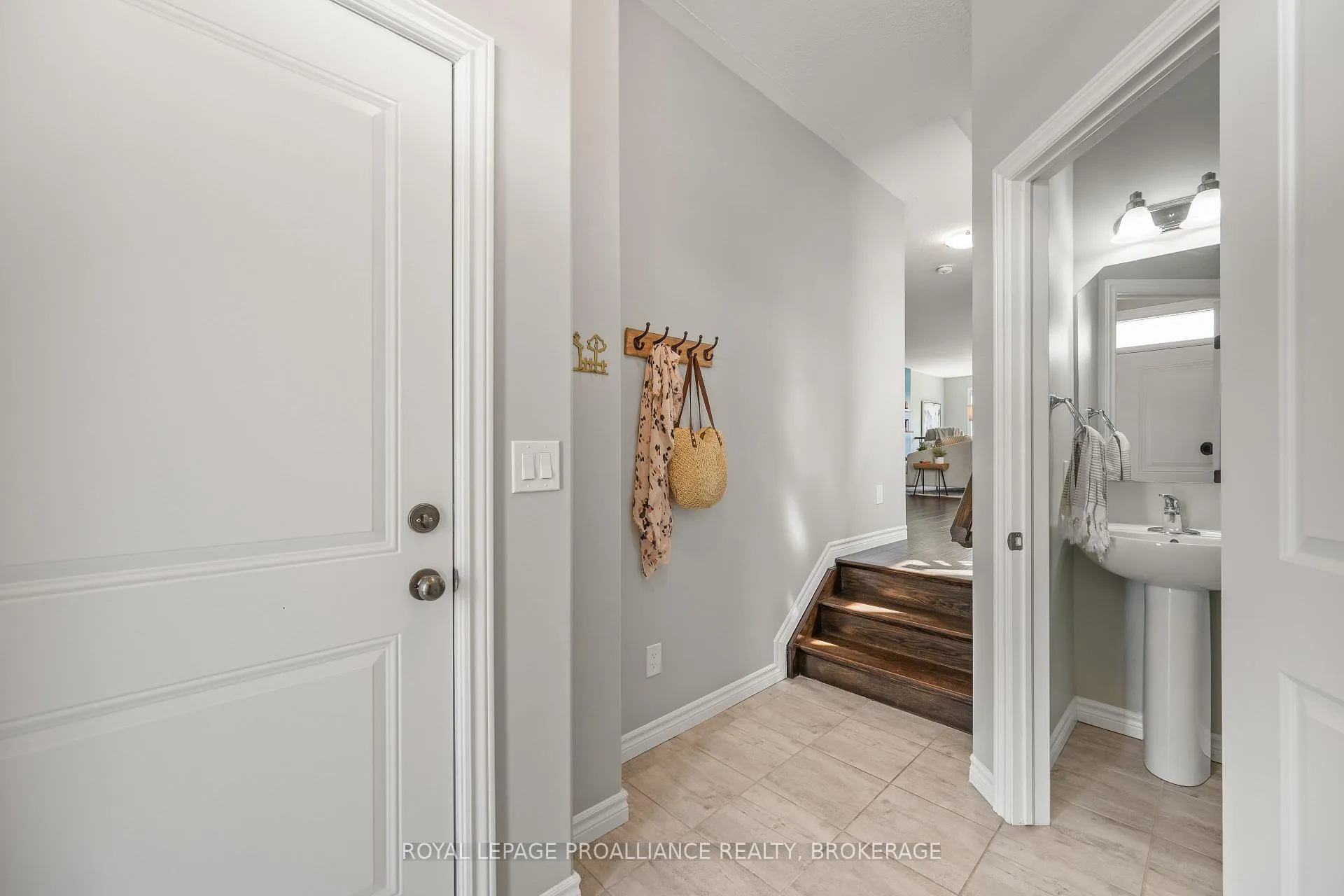 Photo 5 of 1456 Monarch Drive, Kingston, City Northwest — HOMEH