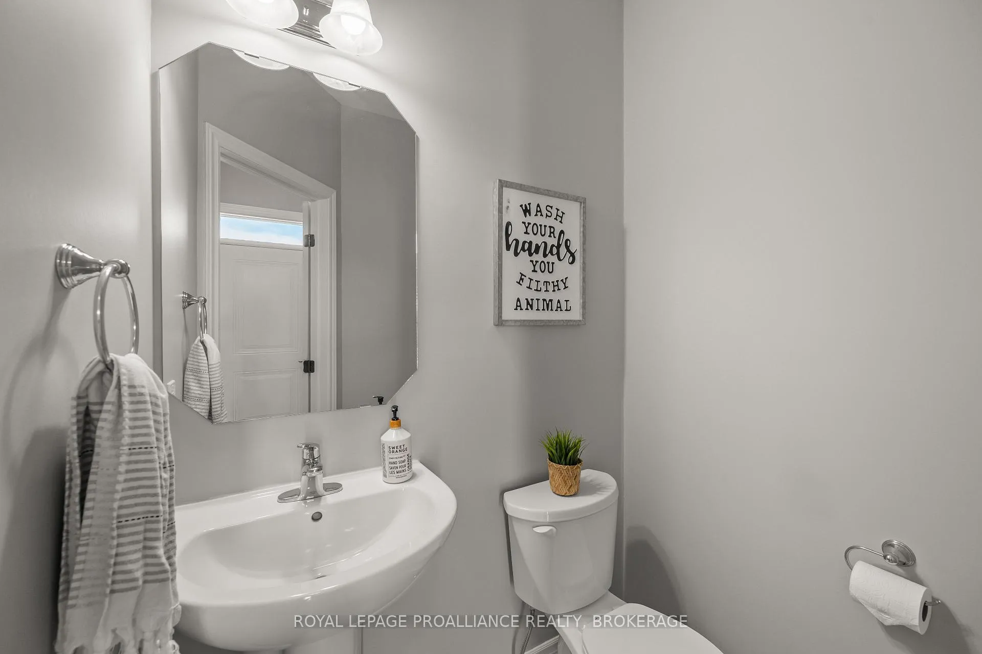Photo 6 of 1456 Monarch Drive, Kingston, City Northwest — HOMEH