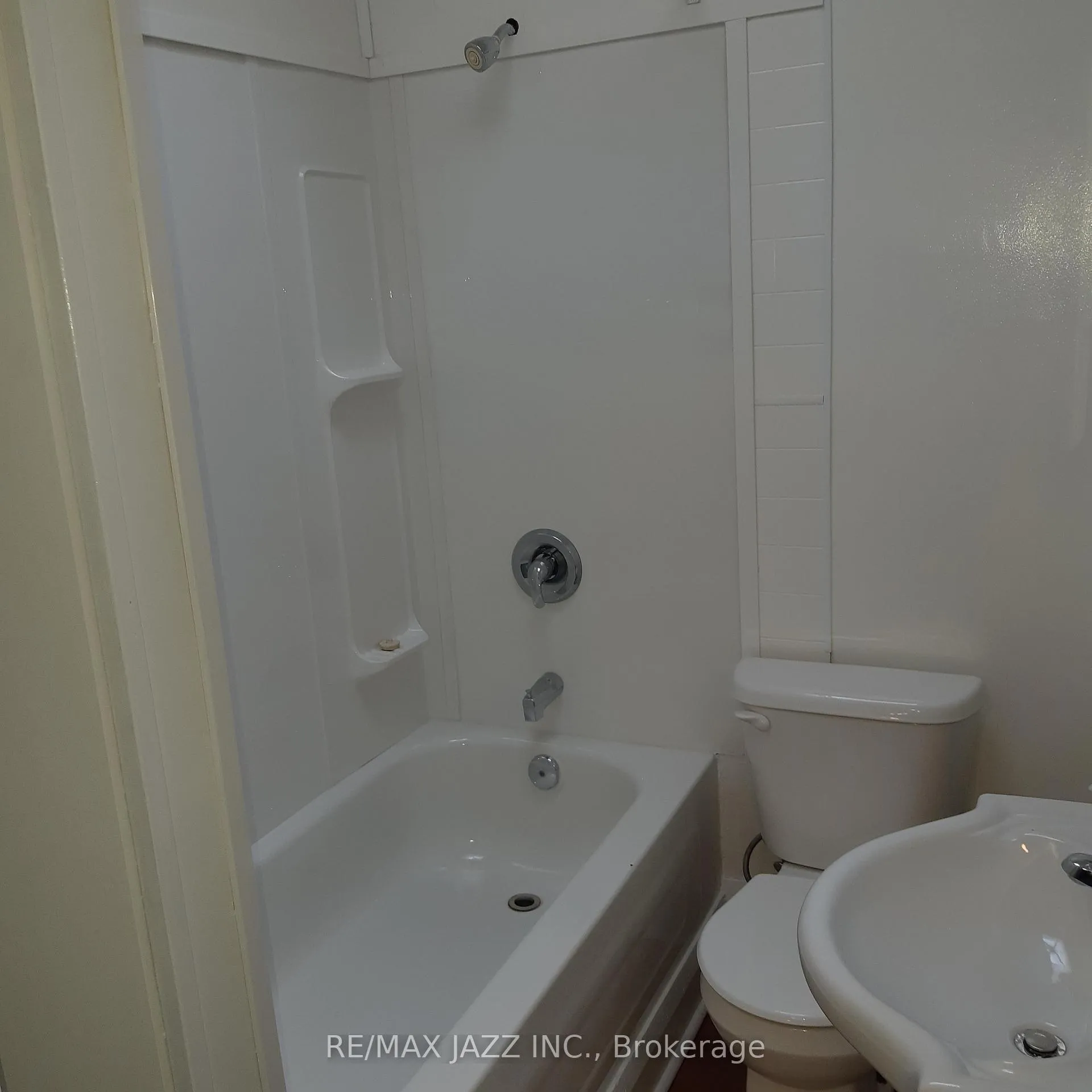 Photo 4 of Unit 4, 532 Simcoe Street S, Oshawa, Central — HOMEH