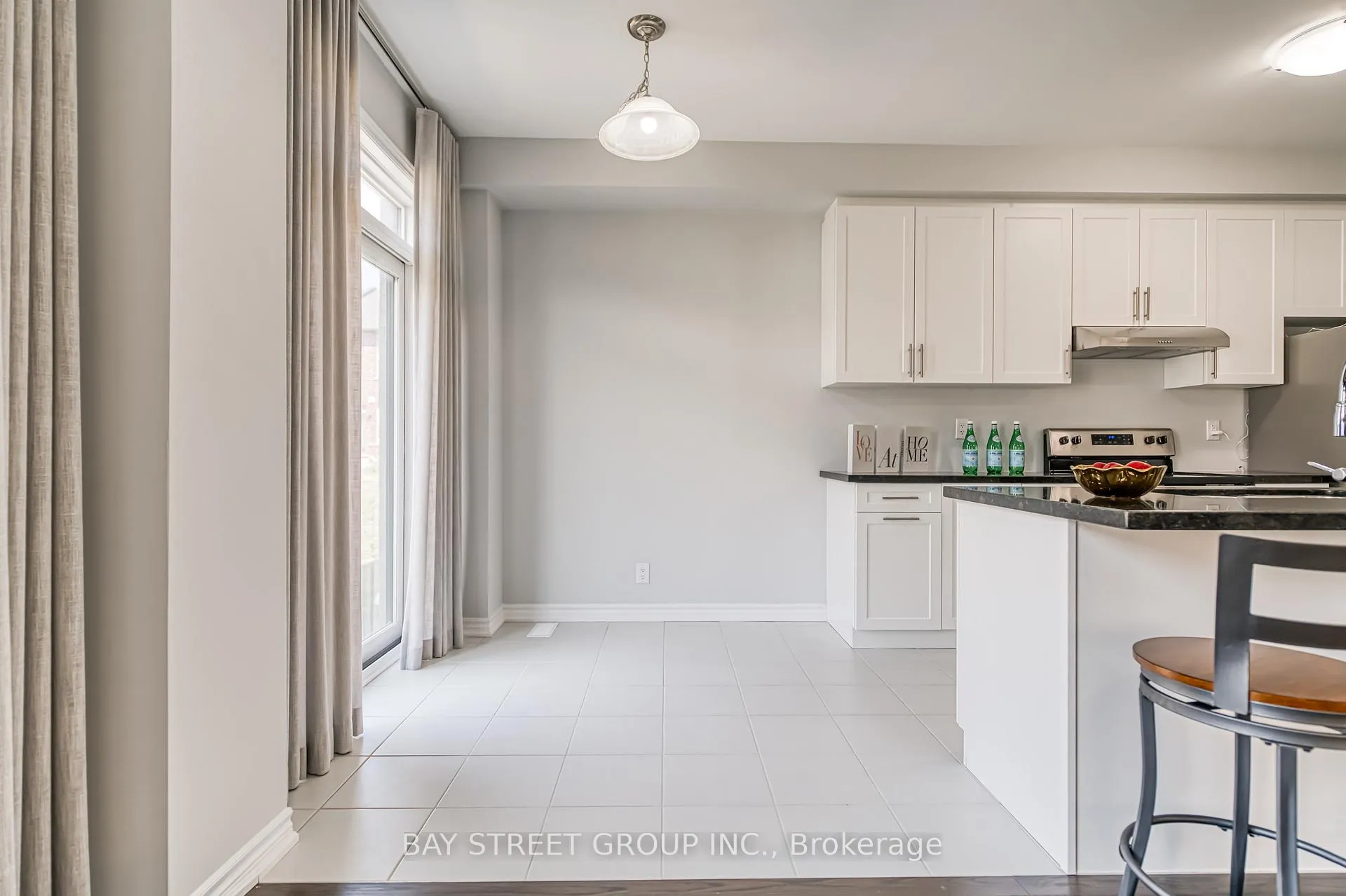 Photo 9 of 32 Jessica Antonella Street, Markham, Angus Glen — HOMEH