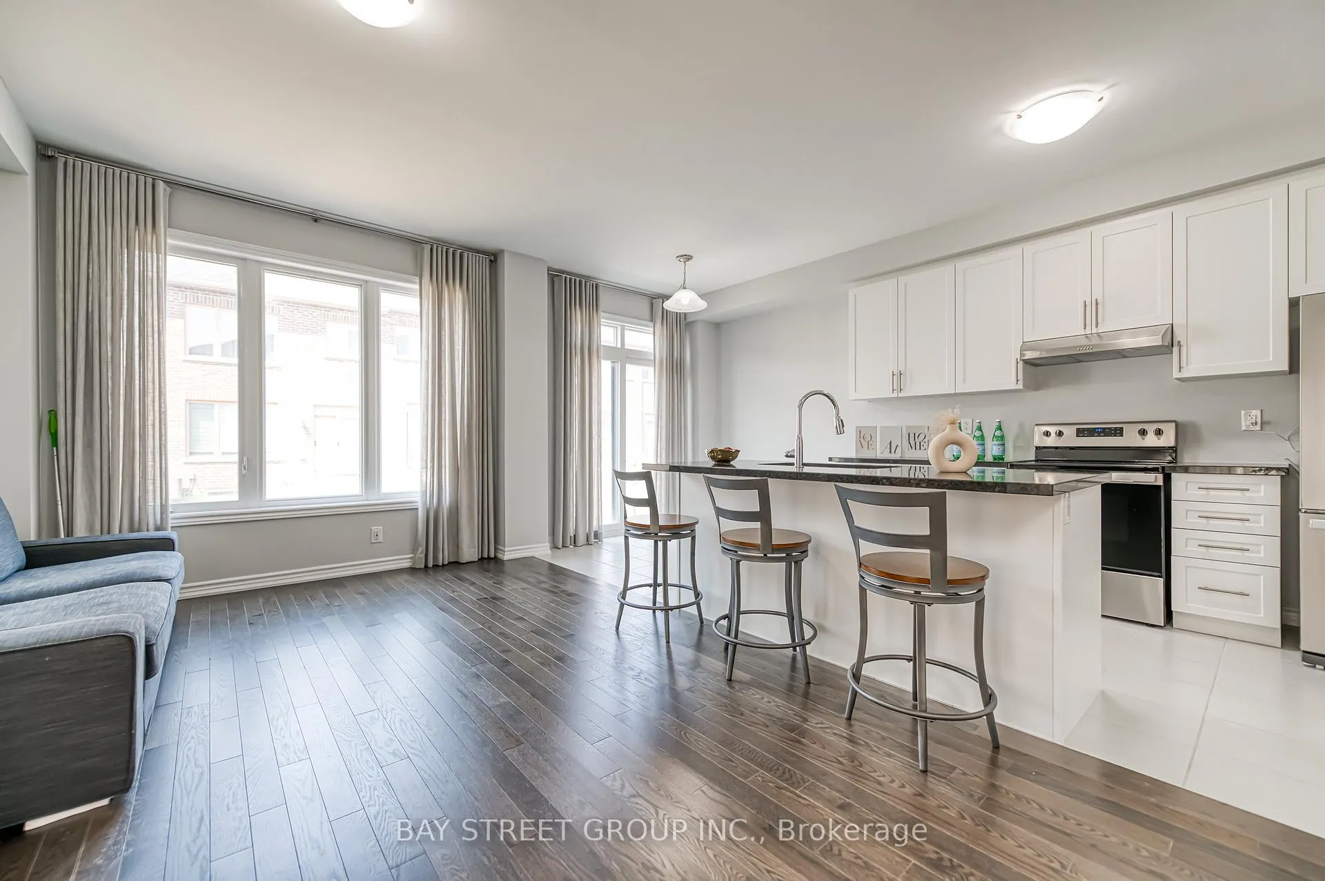 Photo 12 of 32 Jessica Antonella Street, Markham, Angus Glen — HOMEH