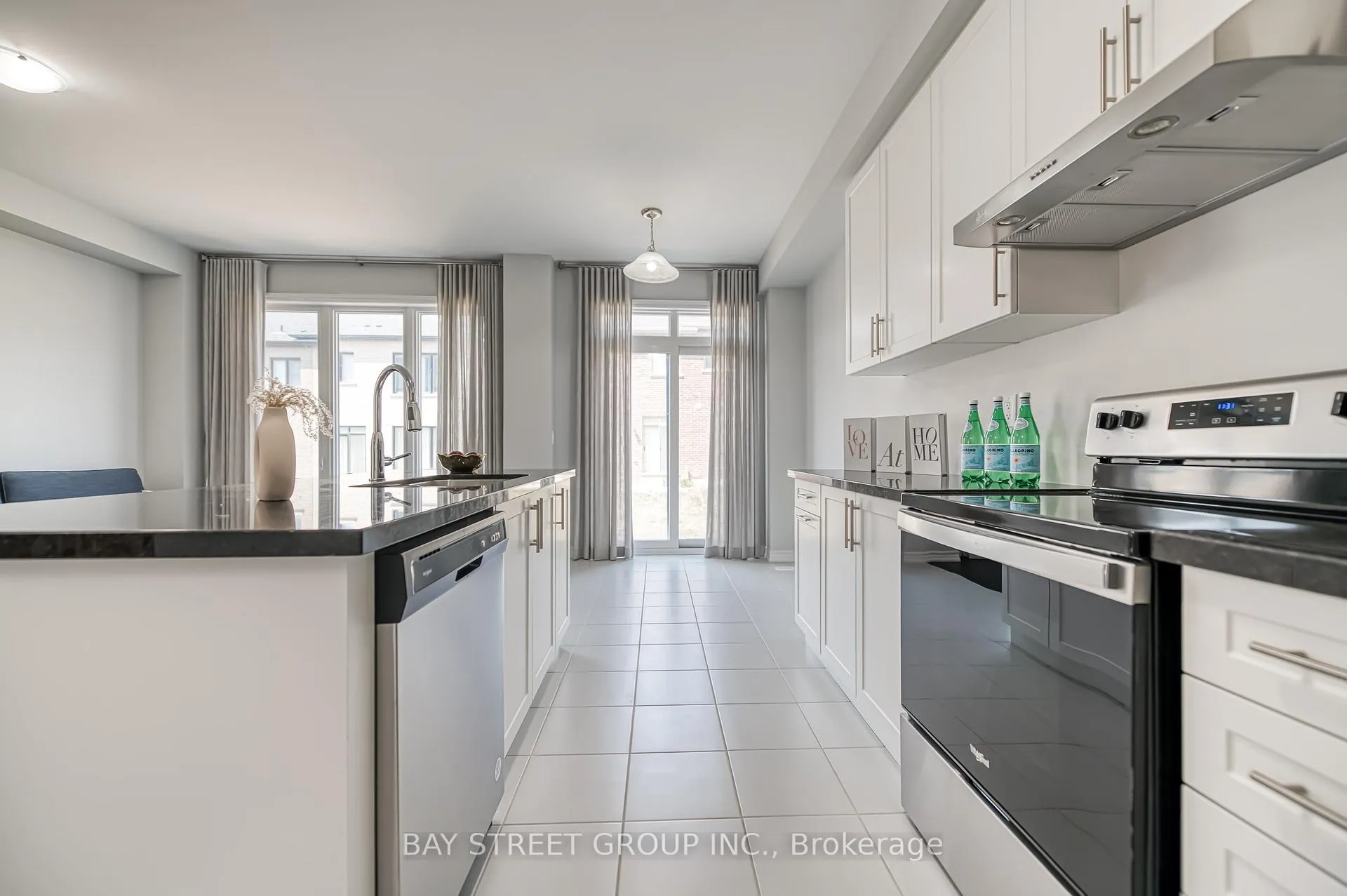 Photo 16 of 32 Jessica Antonella Street, Markham, Angus Glen — HOMEH