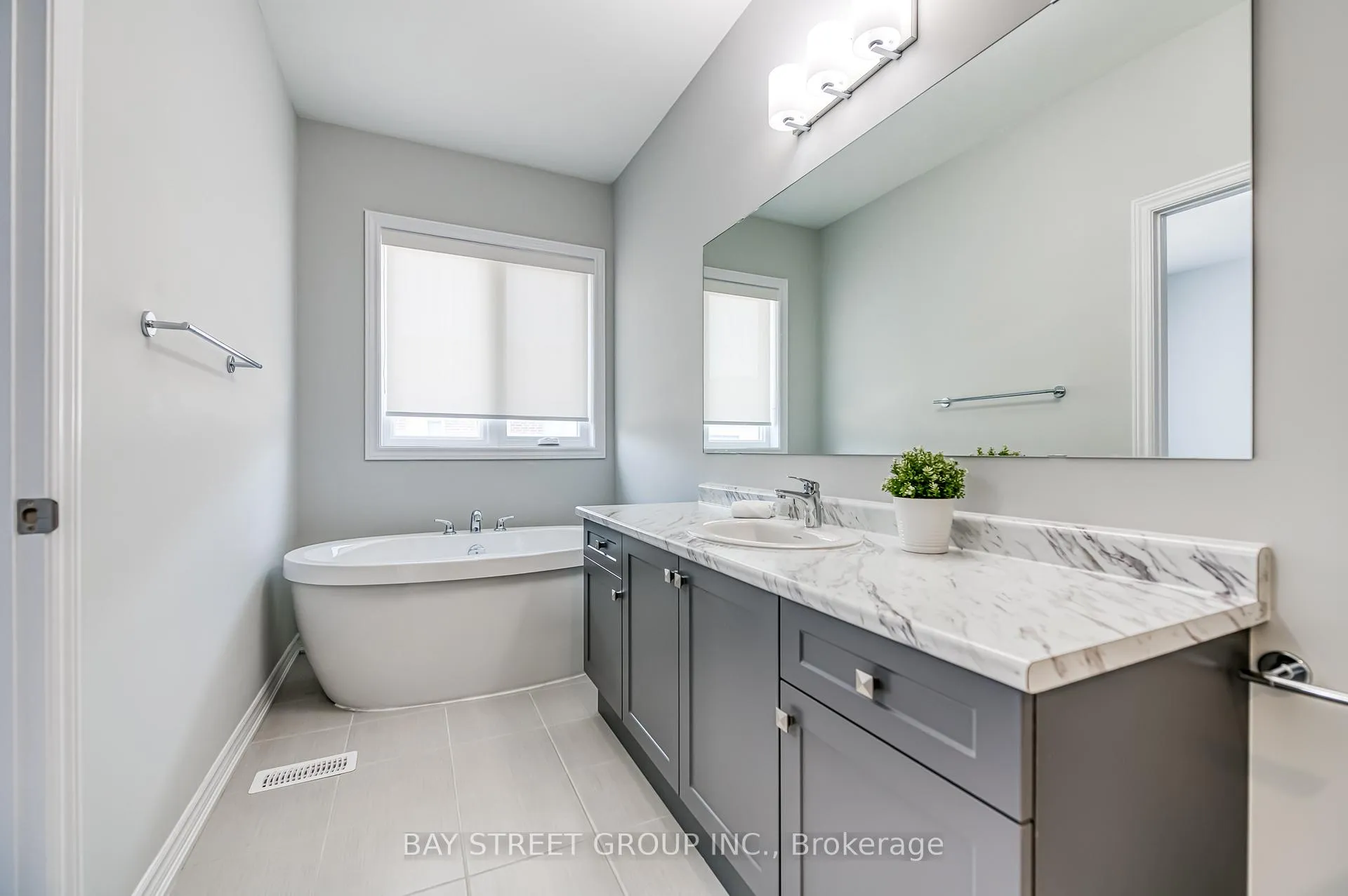 Photo 30 of 32 Jessica Antonella Street, Markham, Angus Glen — HOMEH