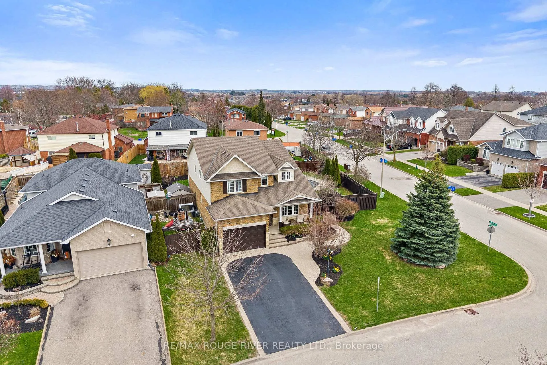 Photo 2 of 9 Clayton Crescent, Clarington, Bowmanville — HOMEH