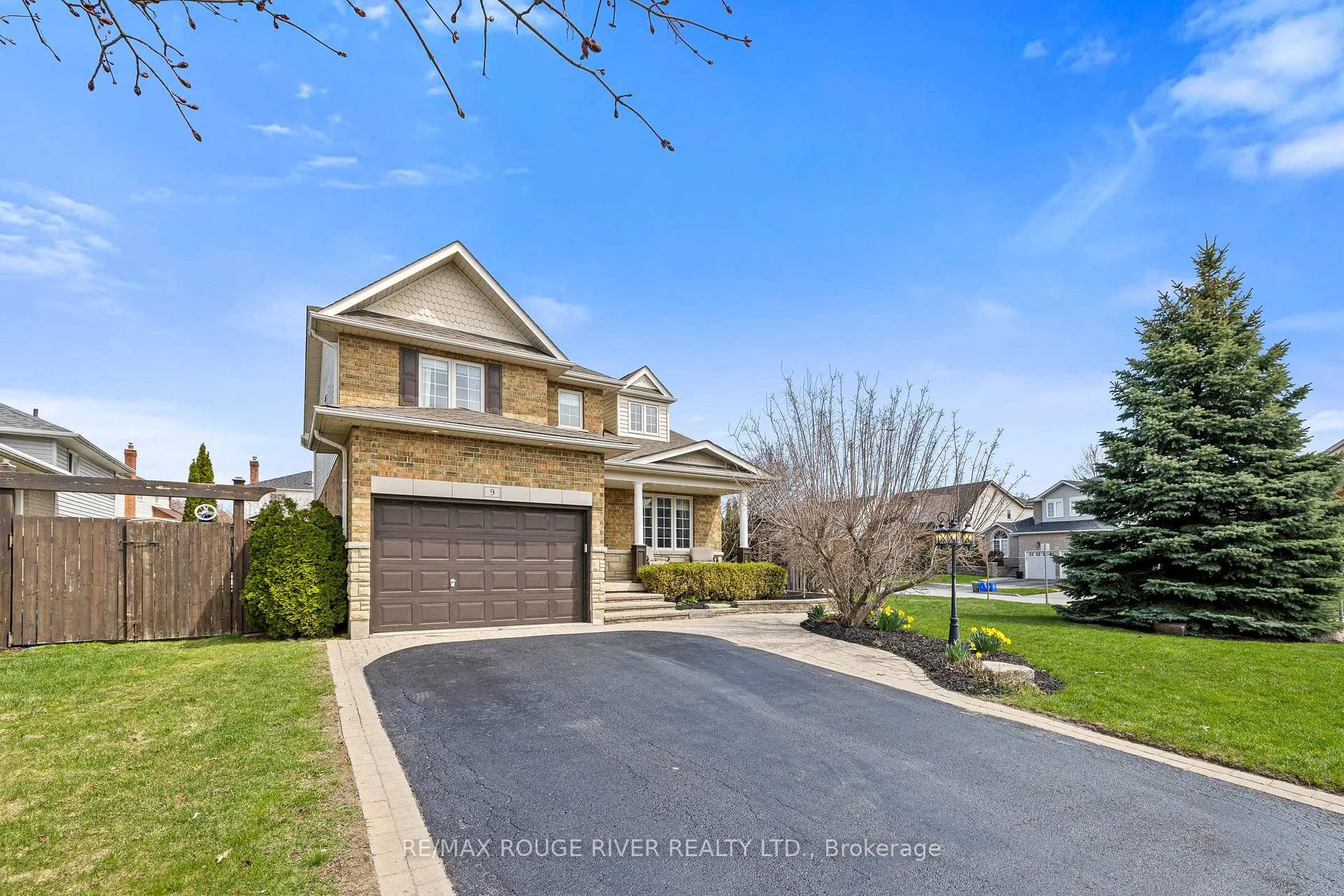 Photo 3 of 9 Clayton Crescent, Clarington, Bowmanville — HOMEH