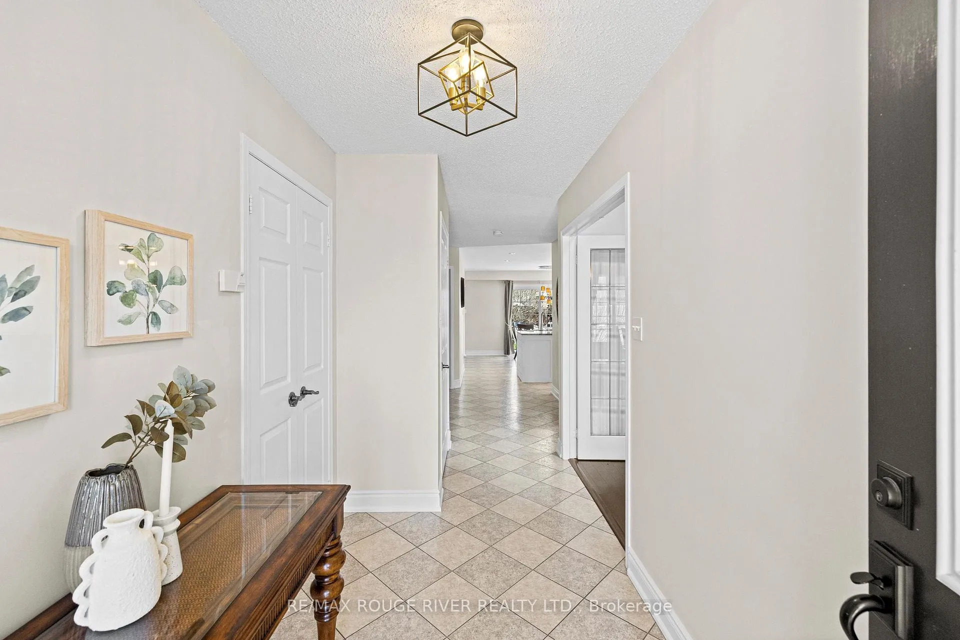 Photo 7 of 9 Clayton Crescent, Clarington, Bowmanville — HOMEH