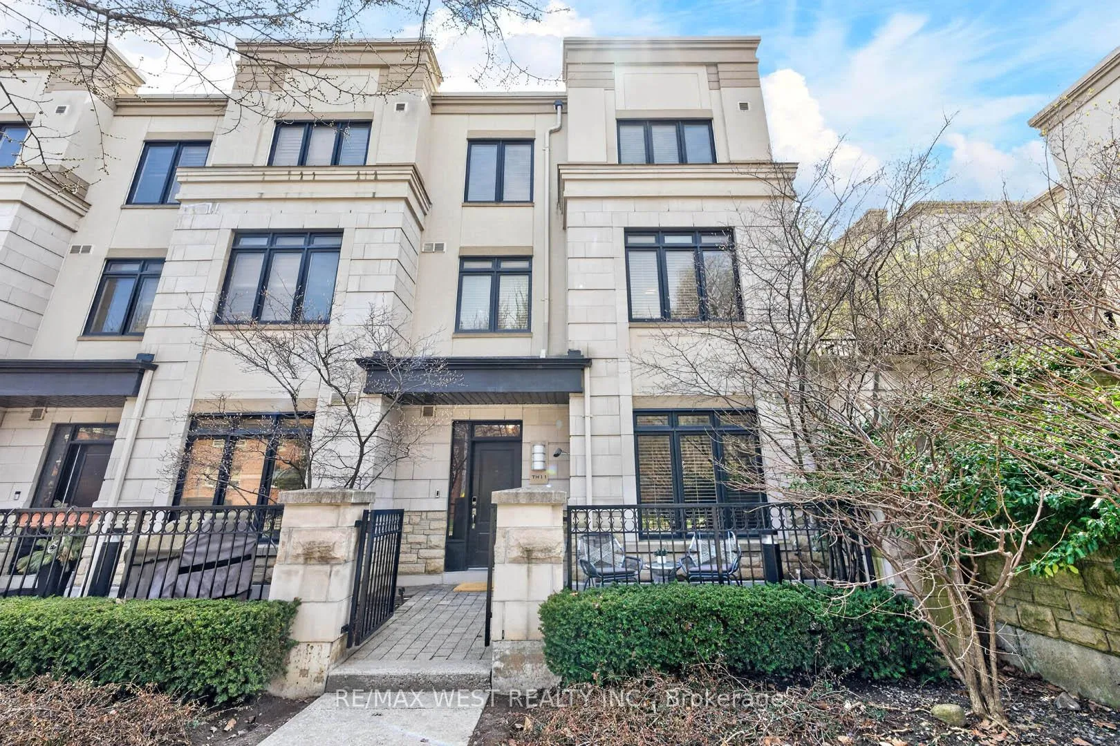 Front of Unit TH 11, 7 Oakburn Crescent