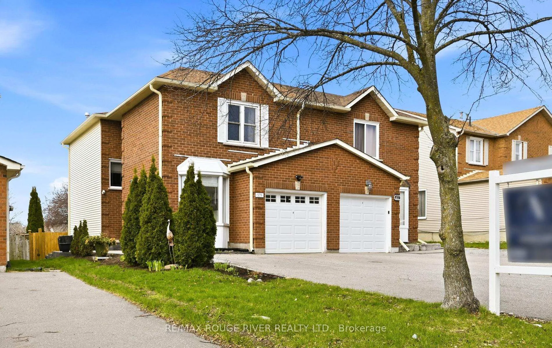Photo 3 of 579 Cobblehill Drive, Oshawa, Pinecrest — HOMEH