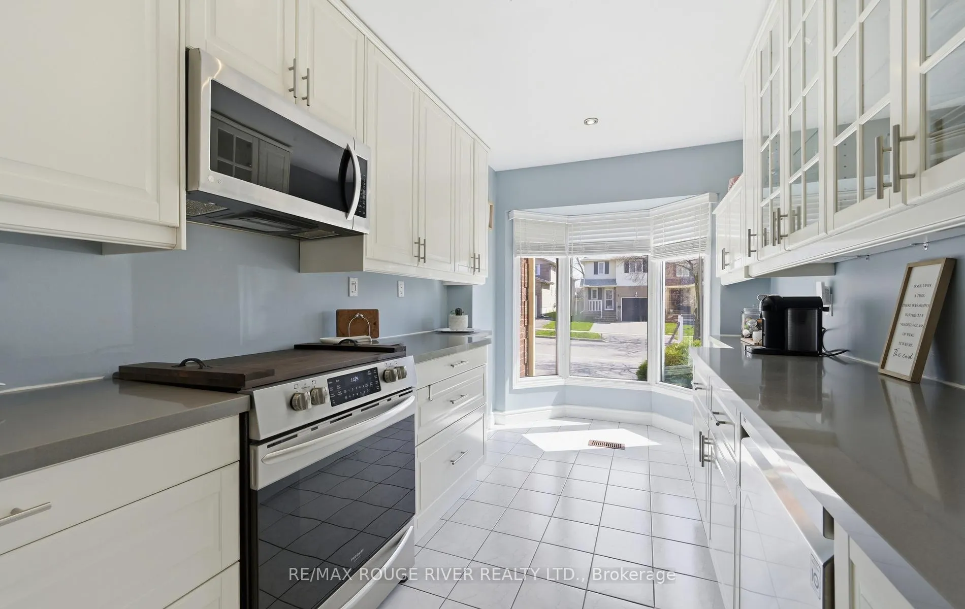 Photo 5 of 579 Cobblehill Drive, Oshawa, Pinecrest — HOMEH