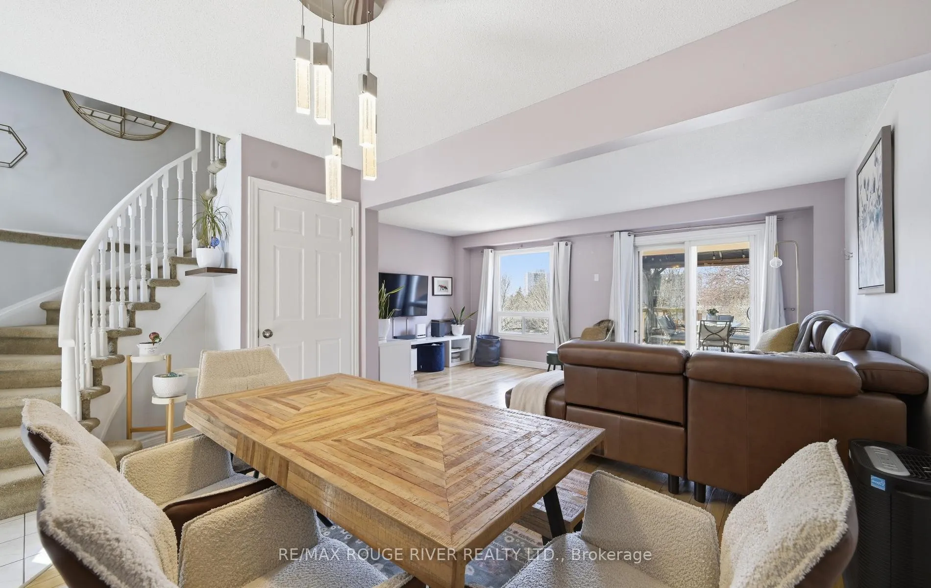 Photo 9 of 579 Cobblehill Drive, Oshawa, Pinecrest — HOMEH
