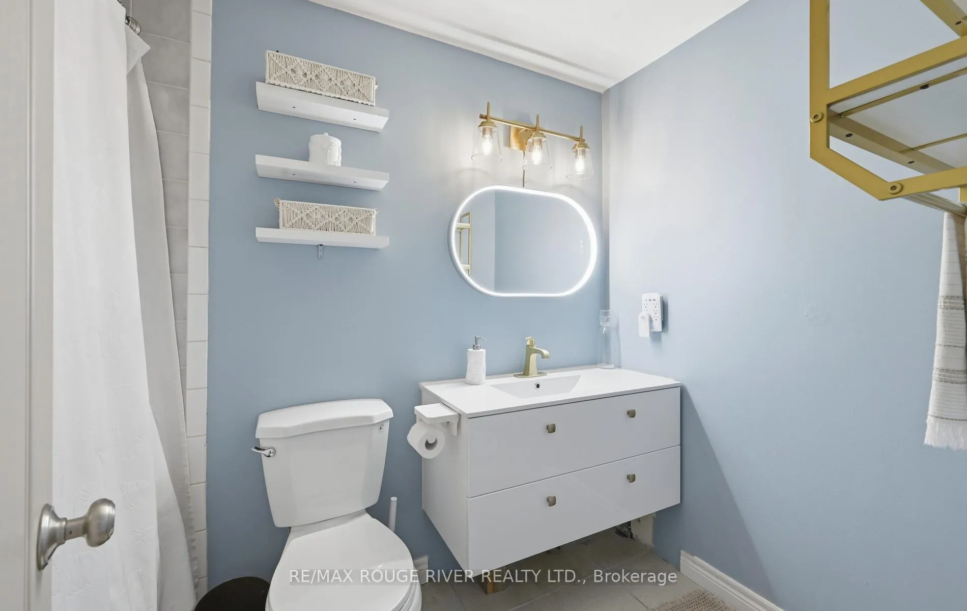 Photo 18 of 579 Cobblehill Drive, Oshawa, Pinecrest — HOMEH