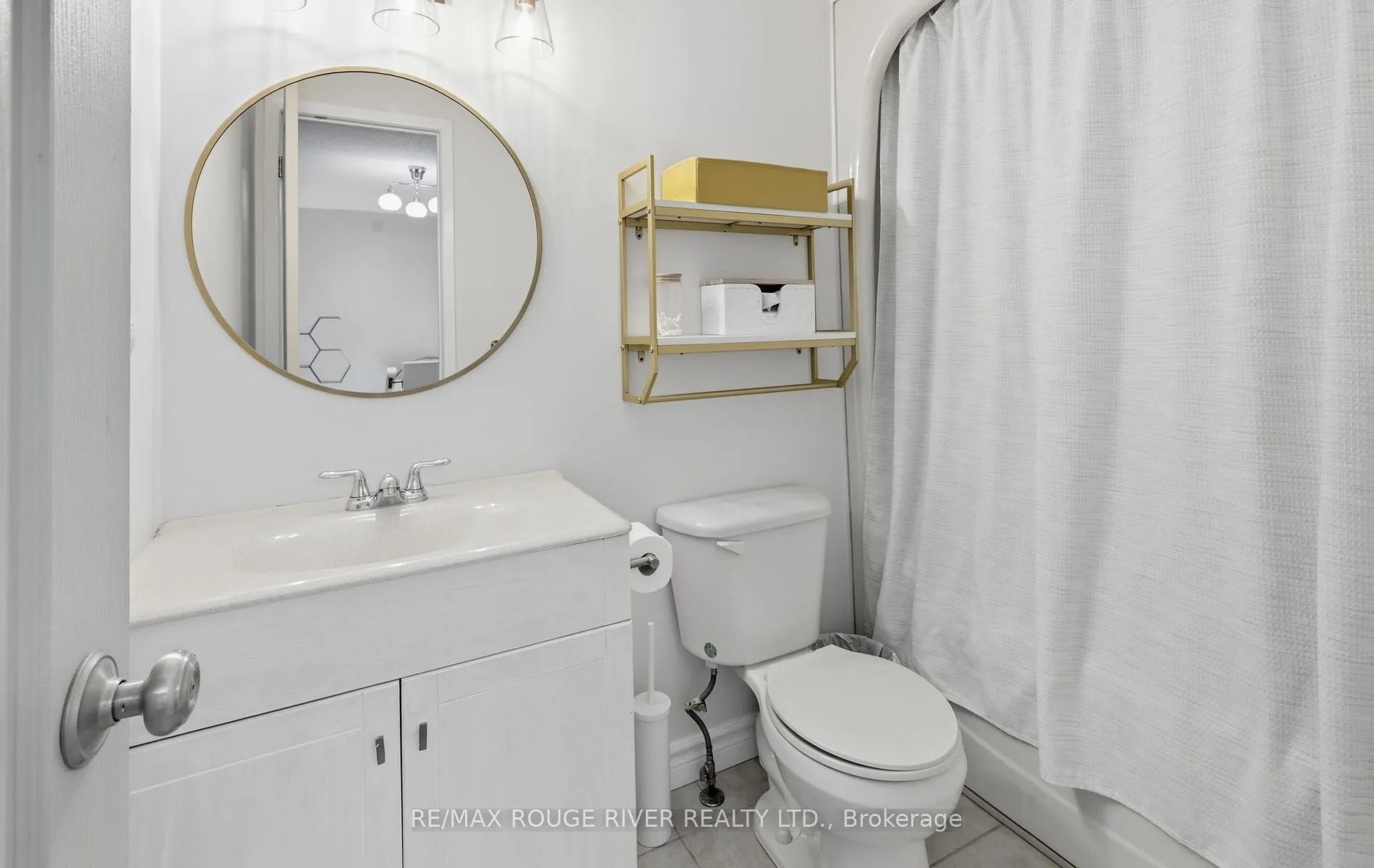 Photo 23 of 579 Cobblehill Drive, Oshawa, Pinecrest — HOMEH
