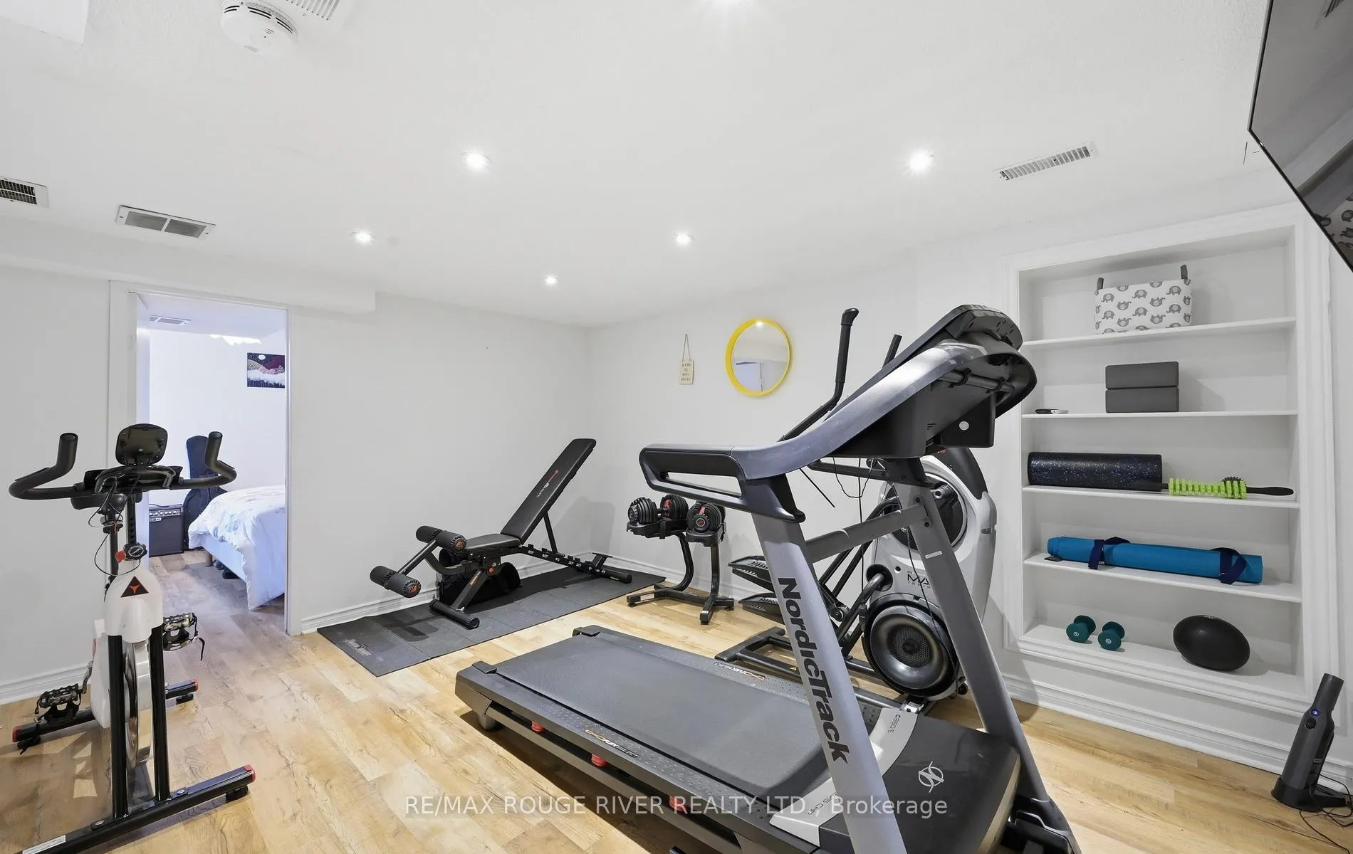 Photo 25 of 579 Cobblehill Drive, Oshawa, Pinecrest — HOMEH