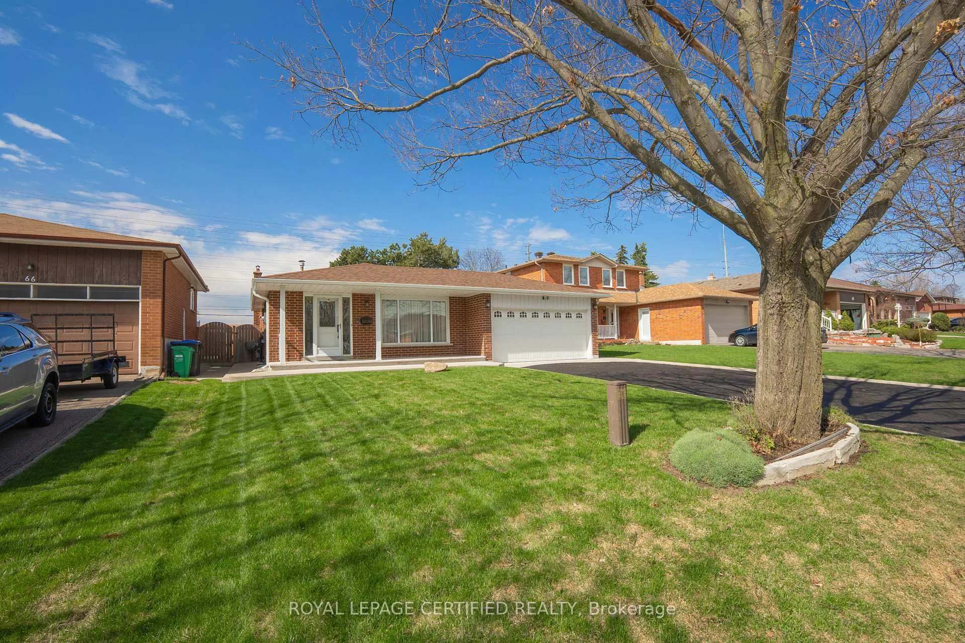 Photo 3 of 64 Malcolm Crescent, Brampton, Central Park — HOMEH