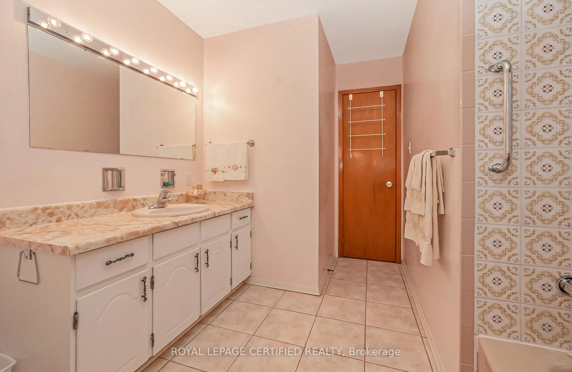 Photo 17 of 64 Malcolm Crescent, Brampton, Central Park — HOMEH