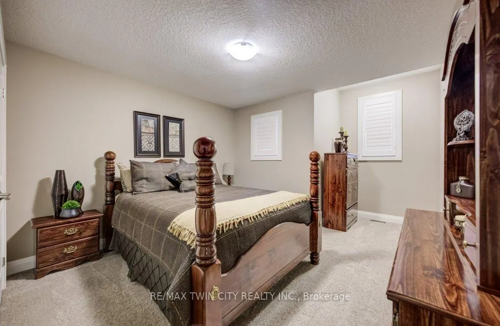 Photo 33 of 92 Kropf Drive, Wilmot — HOMEH