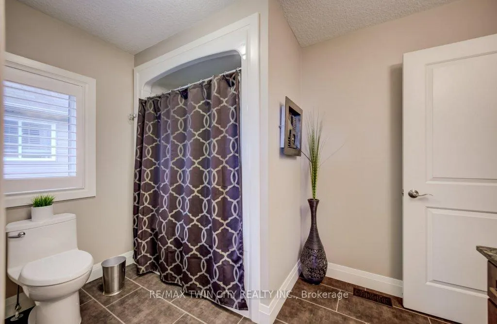 Photo 35 of 92 Kropf Drive, Wilmot — HOMEH
