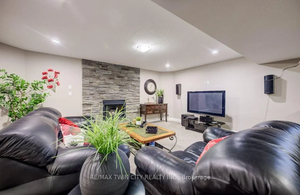 Photo 40 of 92 Kropf Drive, Wilmot — HOMEH
