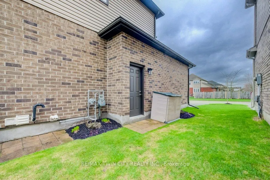 Photo 45 of 92 Kropf Drive, Wilmot — HOMEH