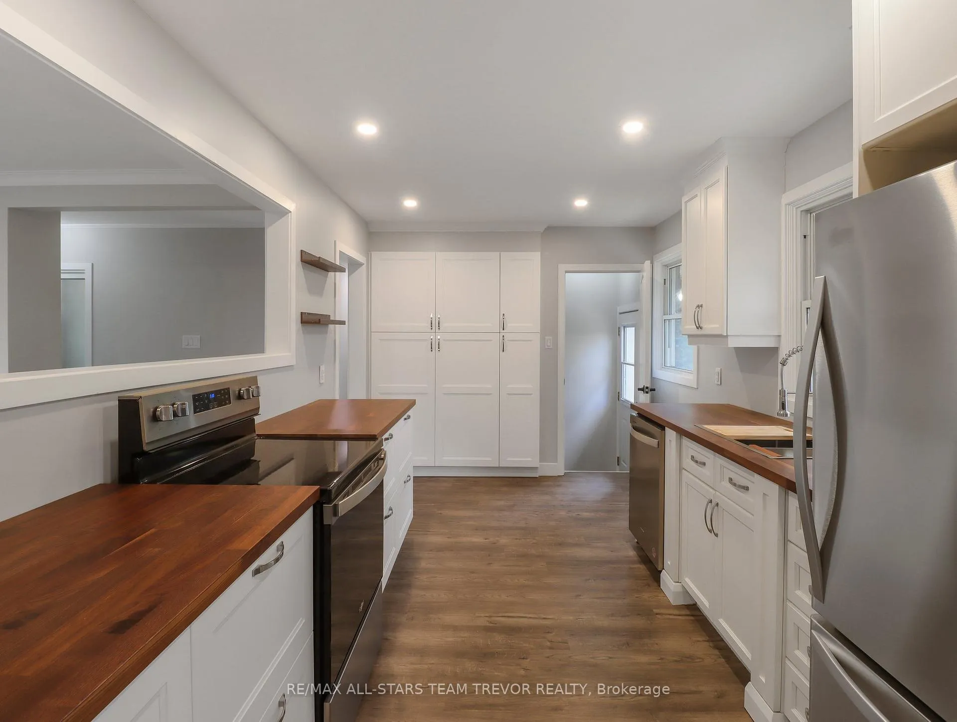 Photo 8 of 58 Queen Street, Georgina, Sutton & Jackson's Point — HOMEH
