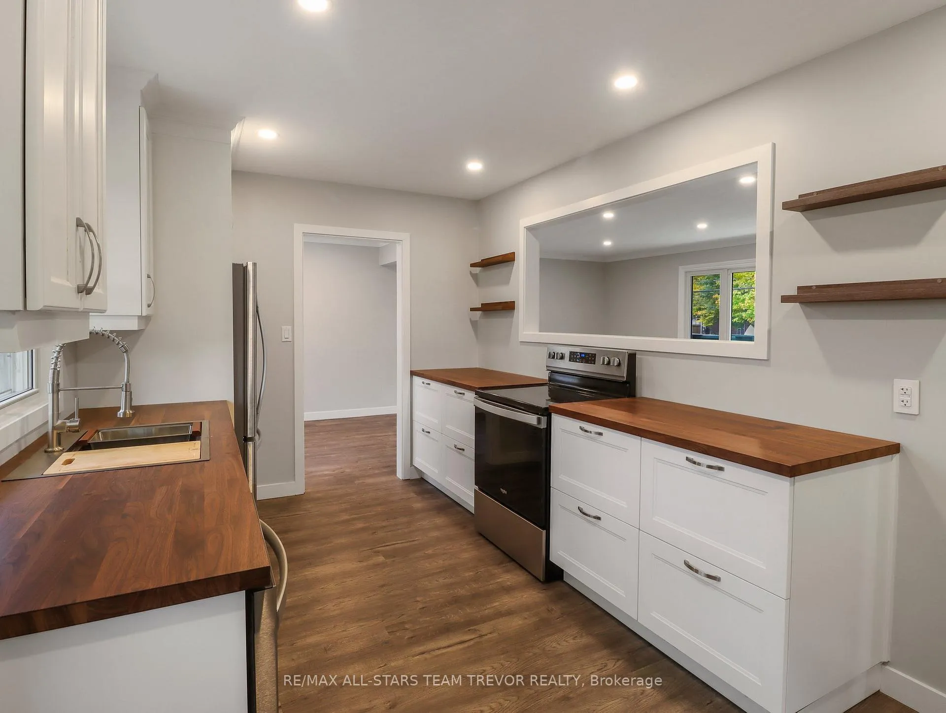 Photo 9 of 58 Queen Street, Georgina, Sutton & Jackson's Point — HOMEH