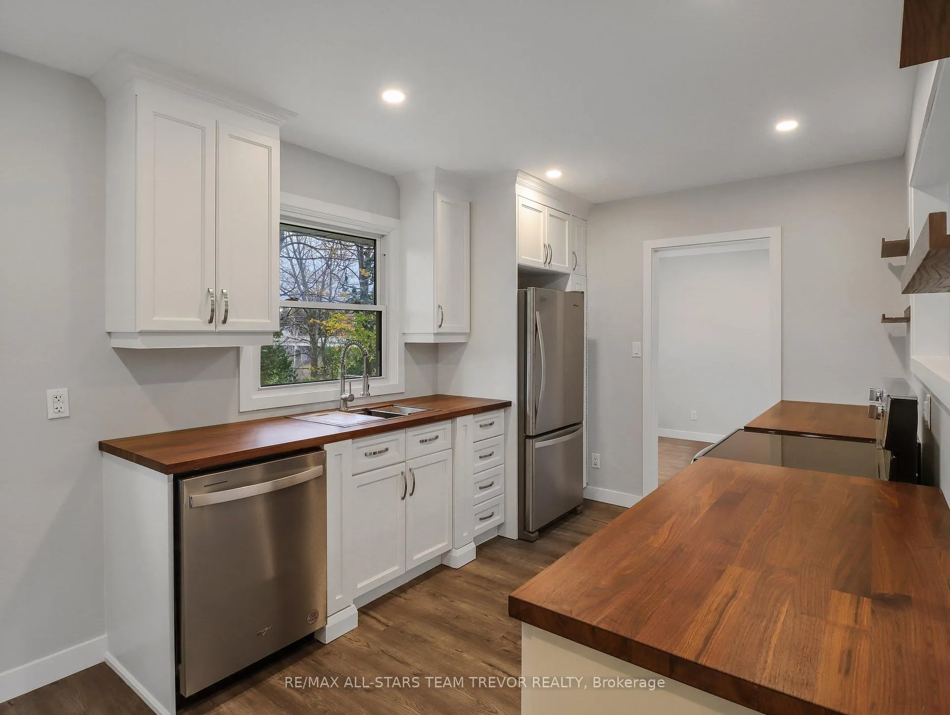 Photo 10 of 58 Queen Street, Georgina, Sutton & Jackson's Point — HOMEH