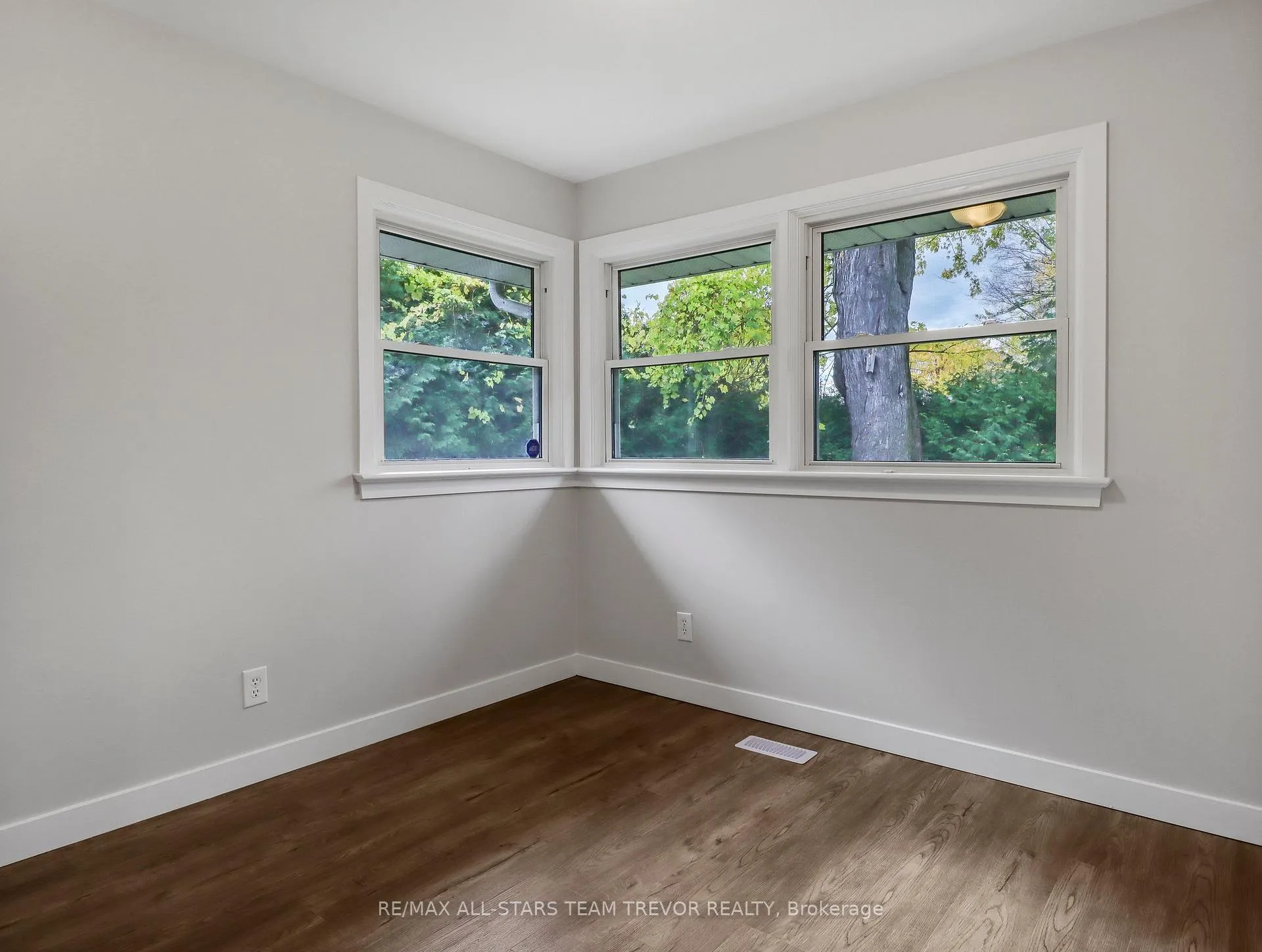 Photo 16 of 58 Queen Street, Georgina, Sutton & Jackson's Point — HOMEH
