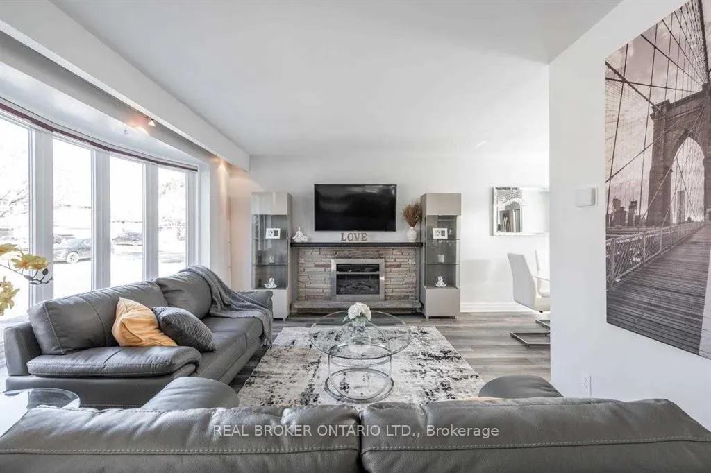 Photo 6 of 2 Core Crescent, Brampton, Brampton East — HOMEH