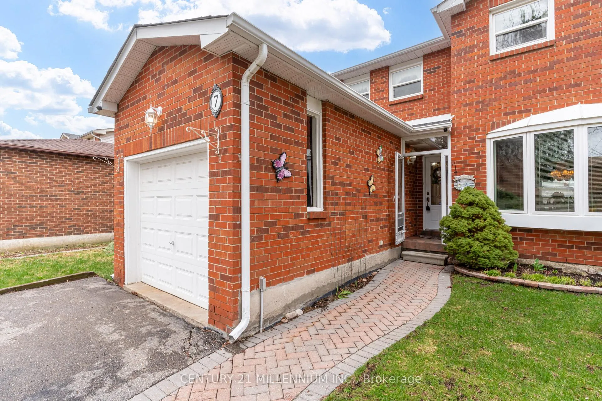 Photo 2 of 7 Oleander Crescent, Brampton, Heart Lake East — HOMEH