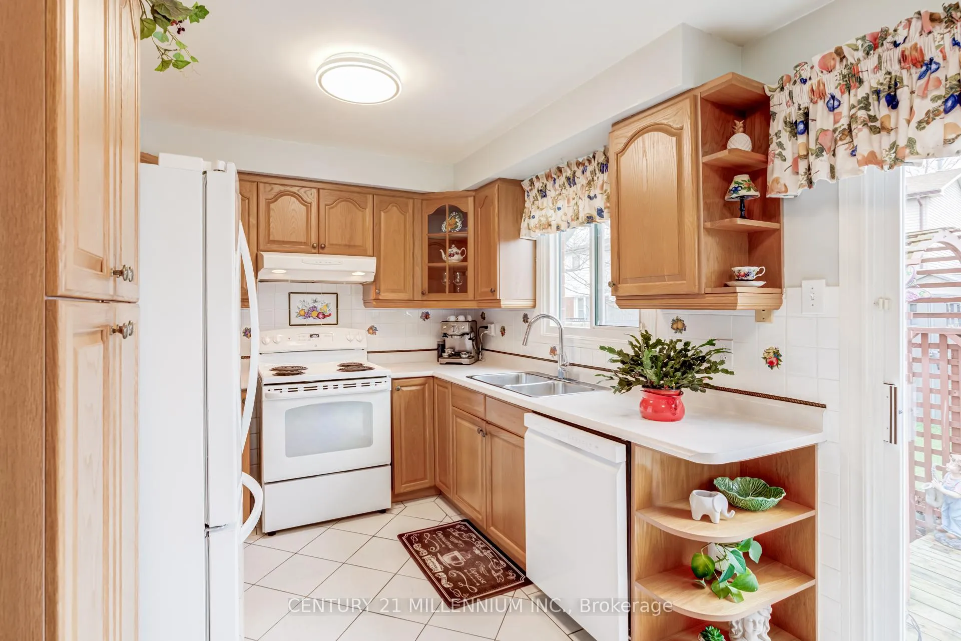 Photo 13 of 7 Oleander Crescent, Brampton, Heart Lake East — HOMEH