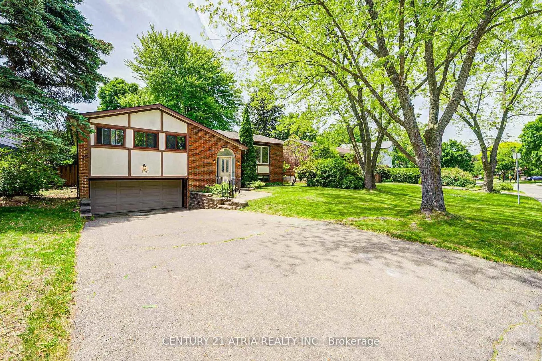 Photo 2 of 190 Romfield Circuit, Markham, Royal Orchard — HOMEH