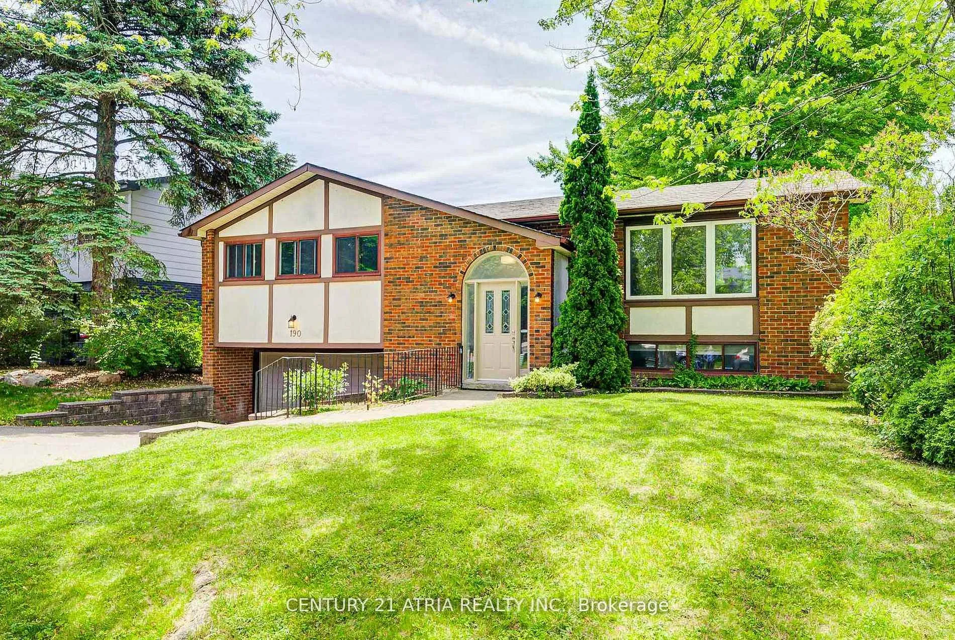 Photo 3 of 190 Romfield Circuit, Markham, Royal Orchard — HOMEH