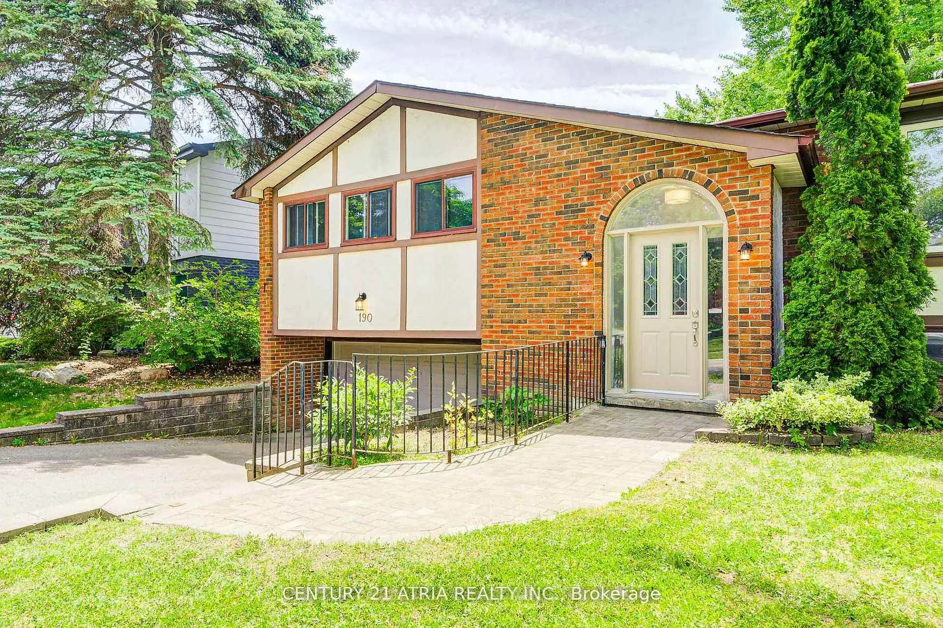 Photo 4 of 190 Romfield Circuit, Markham, Royal Orchard — HOMEH