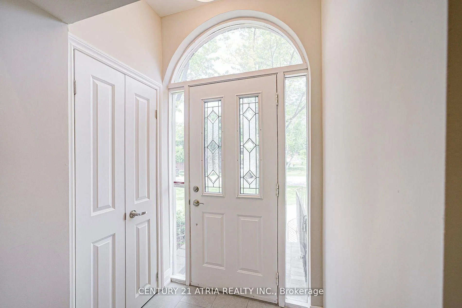 Photo 5 of 190 Romfield Circuit, Markham, Royal Orchard — HOMEH