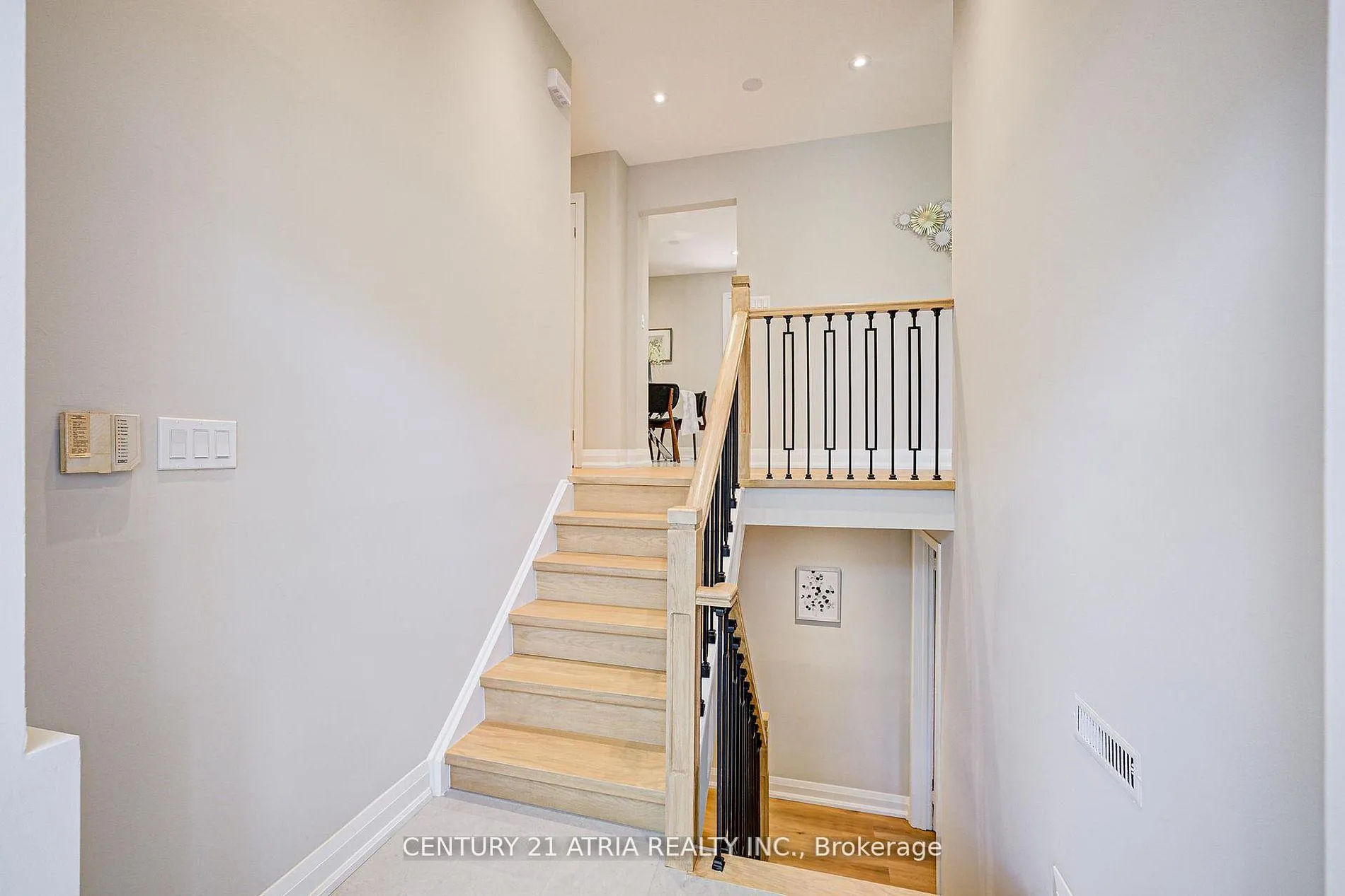 Photo 6 of 190 Romfield Circuit, Markham, Royal Orchard — HOMEH
