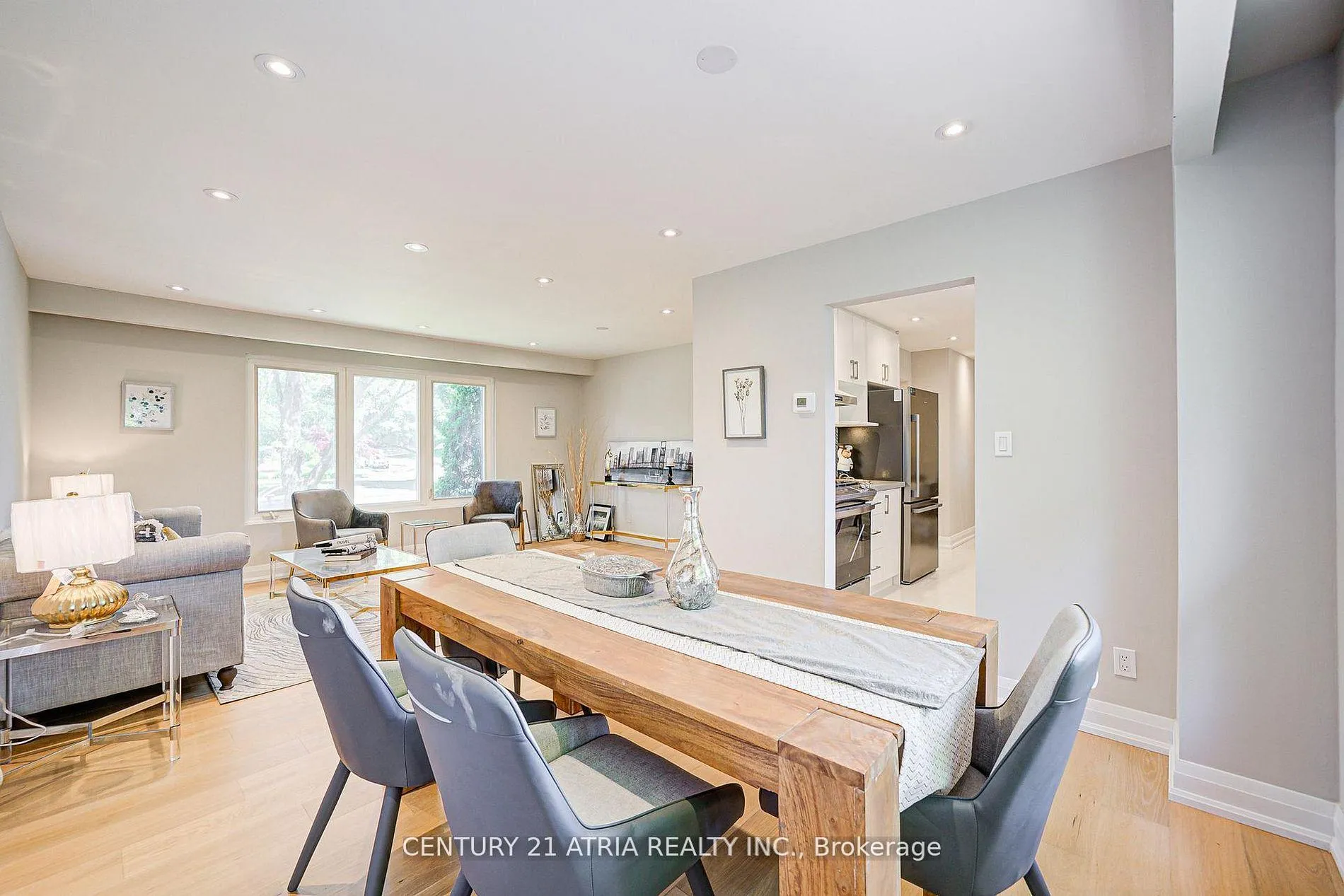 Photo 12 of 190 Romfield Circuit, Markham, Royal Orchard — HOMEH