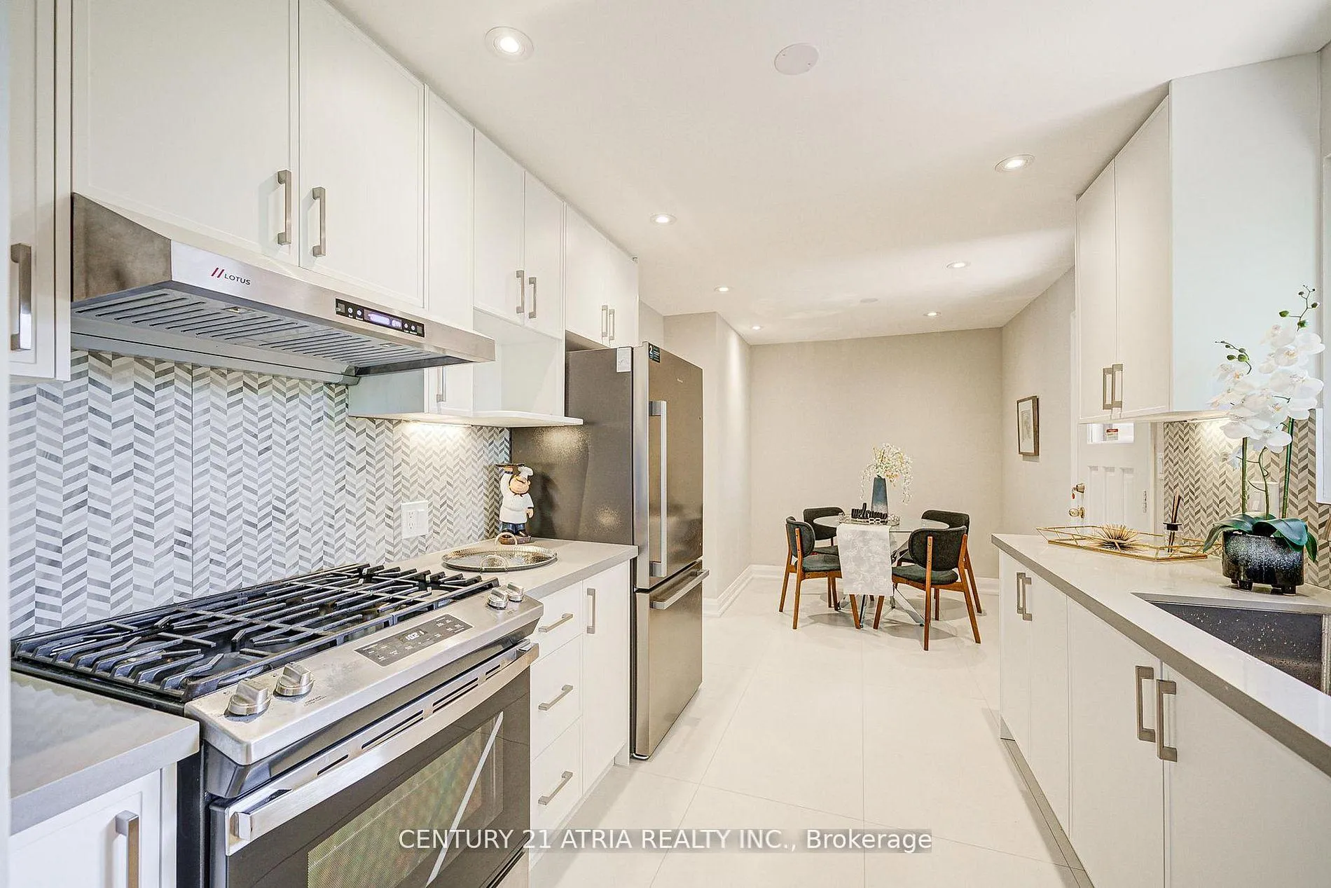 Photo 13 of 190 Romfield Circuit, Markham, Royal Orchard — HOMEH