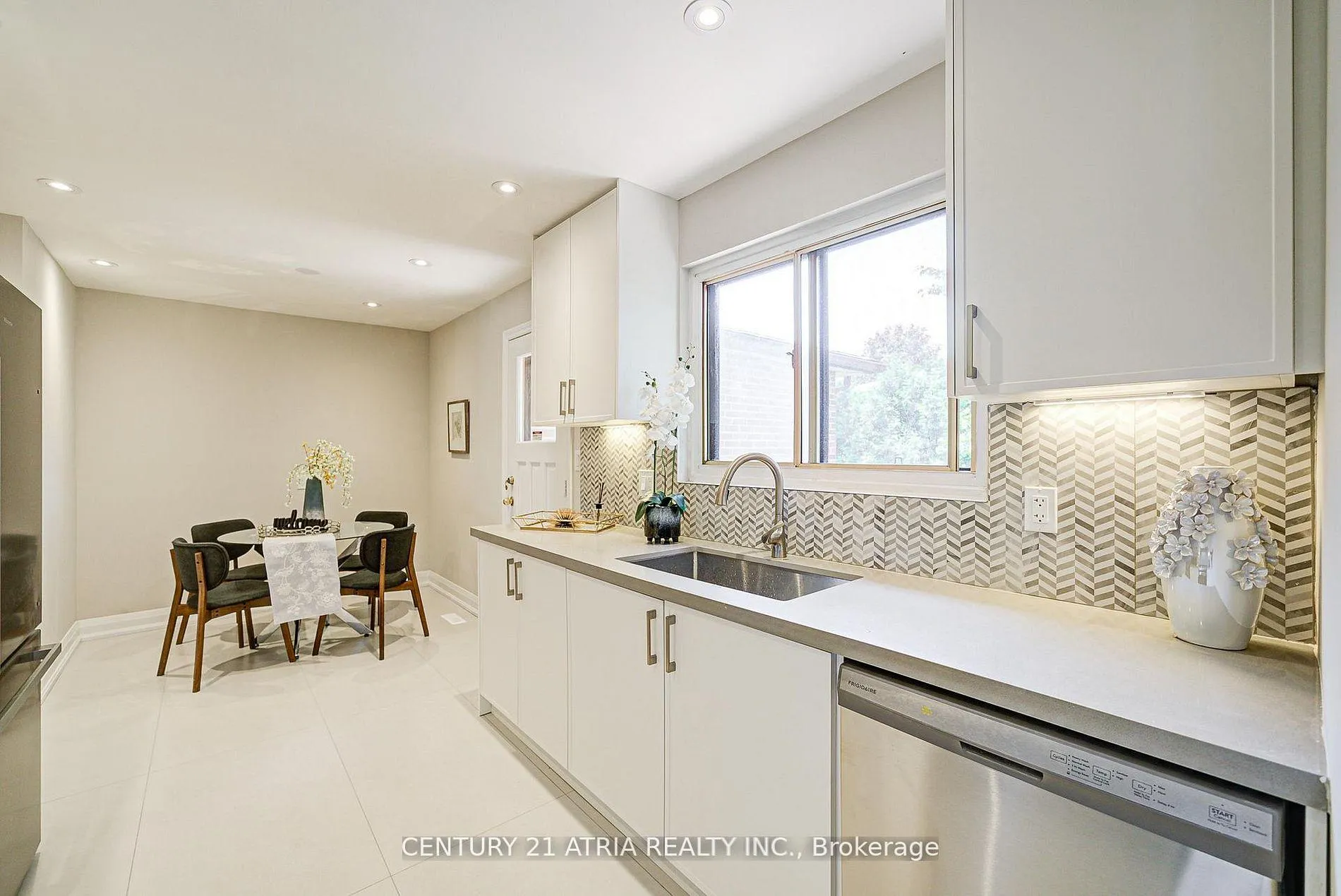 Photo 14 of 190 Romfield Circuit, Markham, Royal Orchard — HOMEH