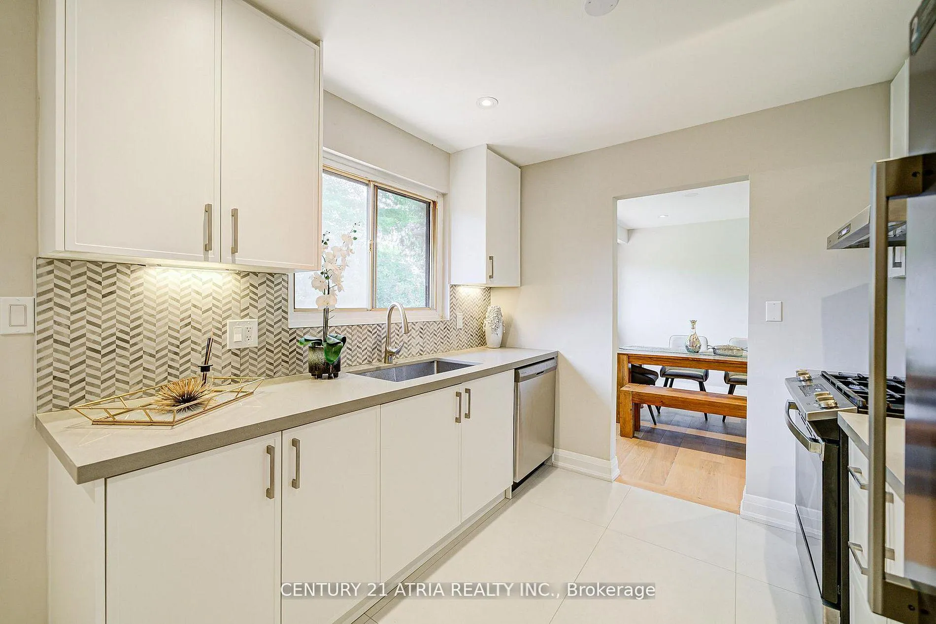 Photo 15 of 190 Romfield Circuit, Markham, Royal Orchard — HOMEH